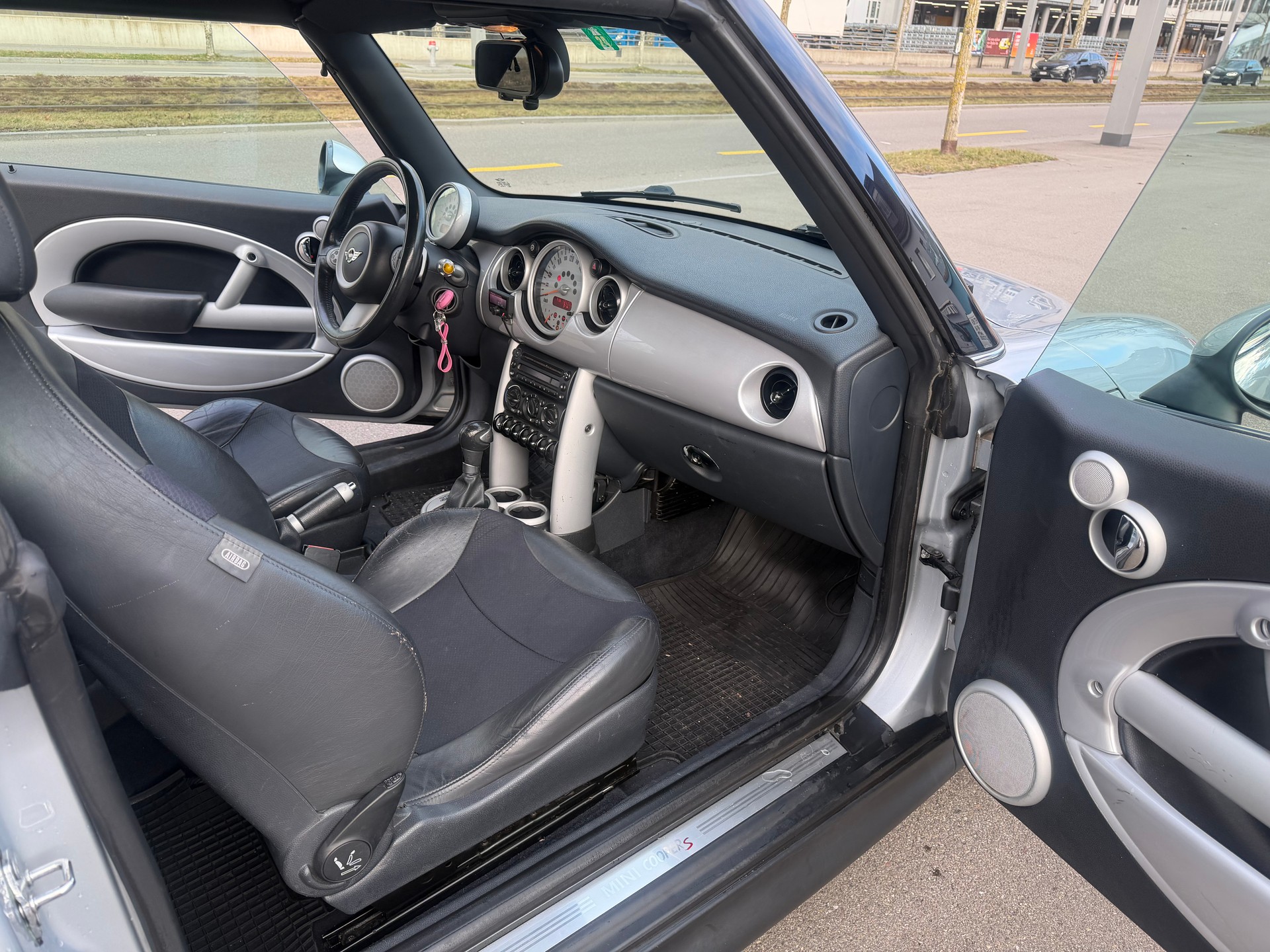 MINI Cooper S Cabriolet-image-4