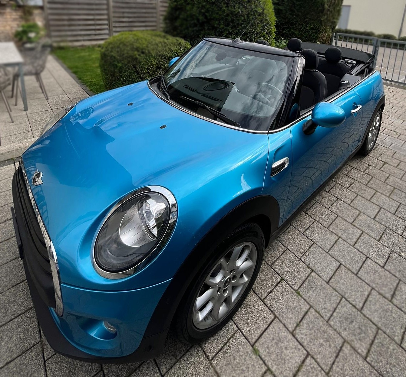 MINI One Cabriolet-image-2