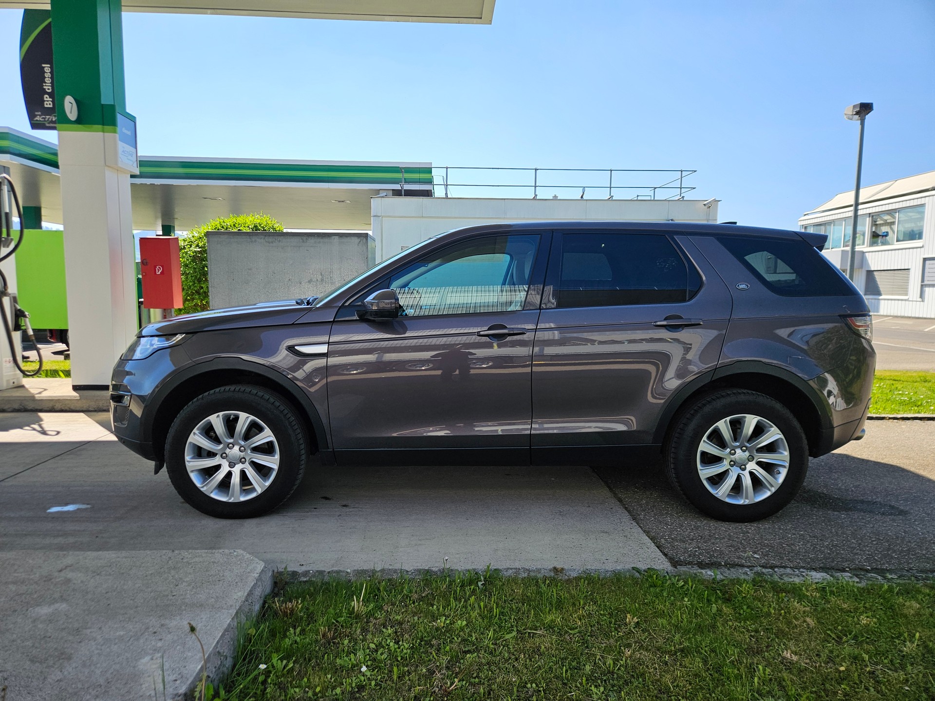 LAND ROVER Discovery Sport 2.0 TD4 HSE AT9-image-1