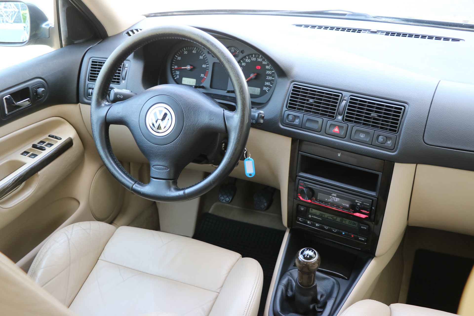 VW Golf 1.8 T GTI-image-13