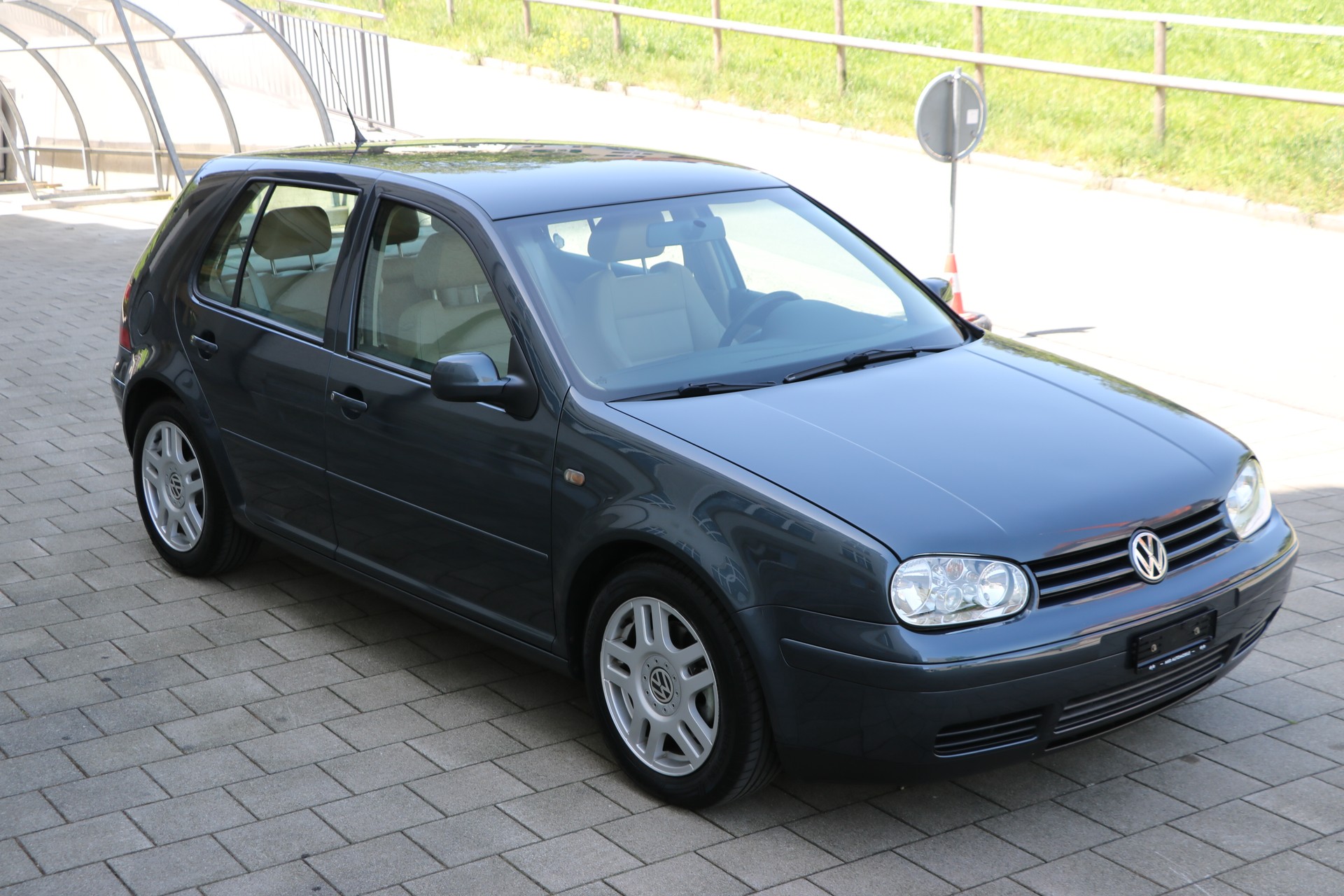 VW Golf 1.8 T GTI-image-1