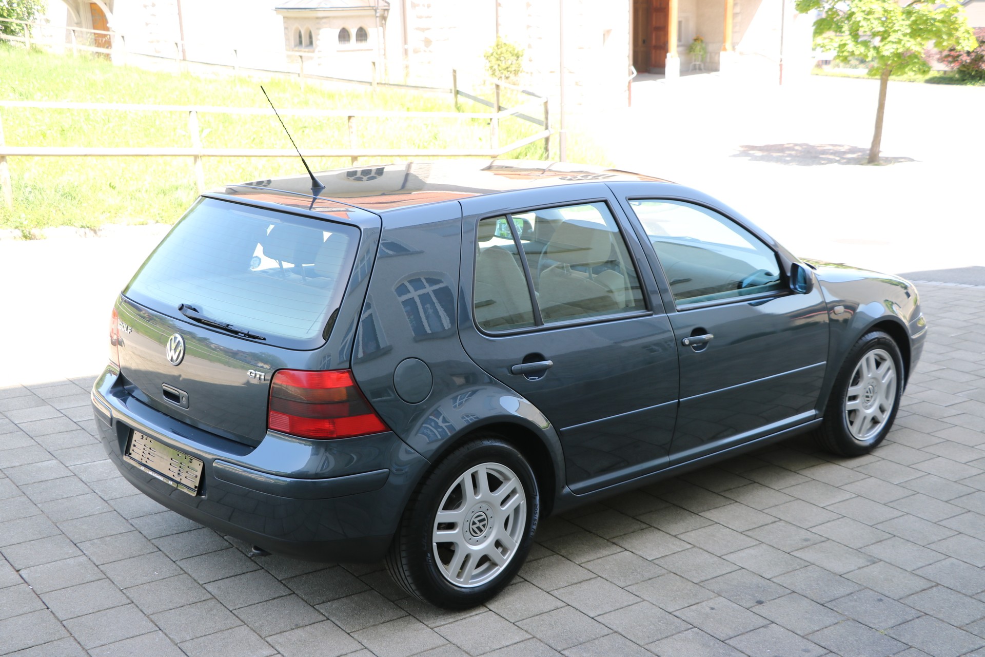VW Golf 1.8 T GTI-image-5