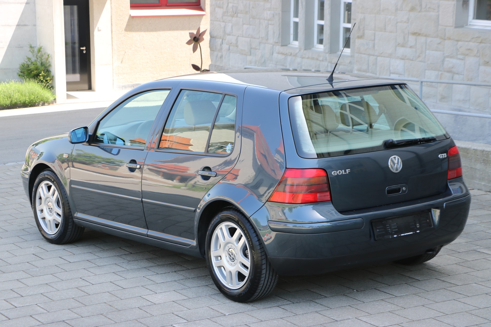VW Golf 1.8 T GTI-image-4