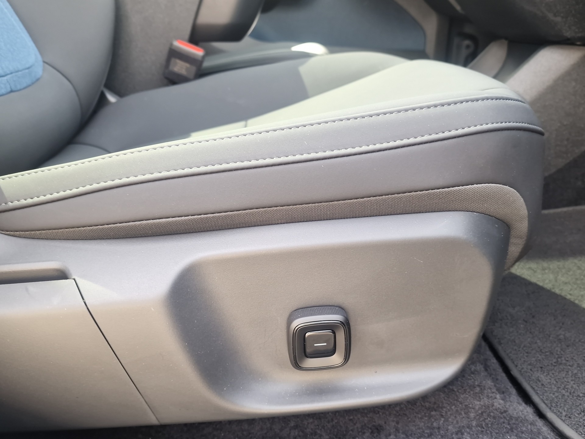 VOLVO EX30 E60 Twin Ultra Performance AWD-image-16