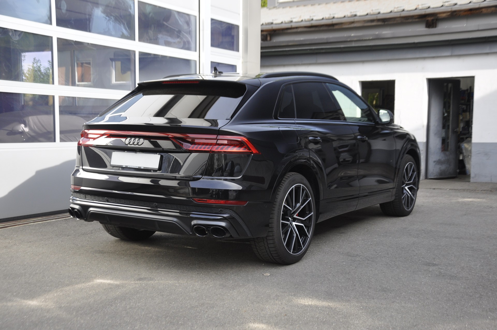 AUDI Q8 50 TDI quattro tiptronic I Anhängerkupplung-image-2