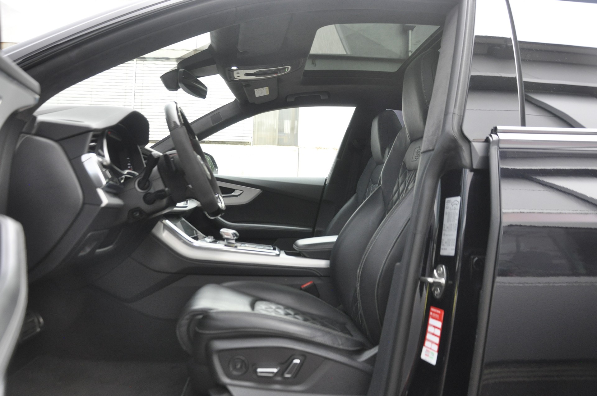 AUDI Q8 50 TDI quattro tiptronic I Anhängerkupplung-image-4