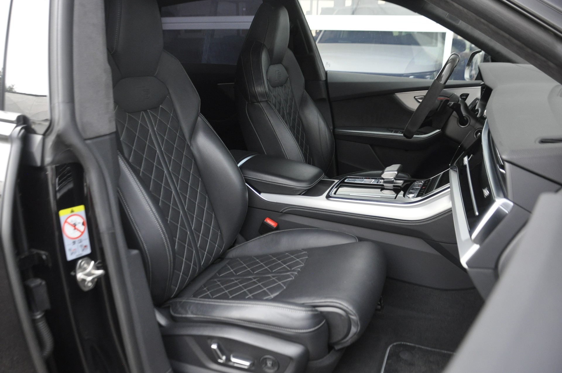 AUDI Q8 50 TDI quattro tiptronic I Anhängerkupplung-image-7