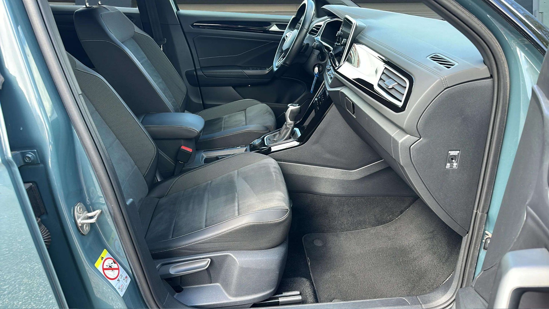 VW T-Roc 2.0 TSI R-Line DSG 4Motion mit AHK & Werksgarantie-image-11