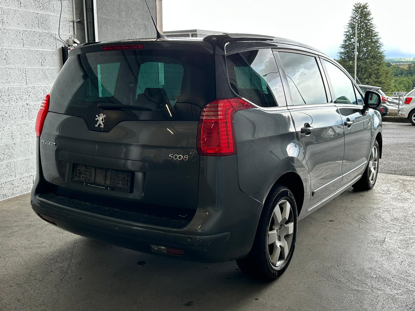 PEUGEOT 5008 1.6 16V T Active-image-3
