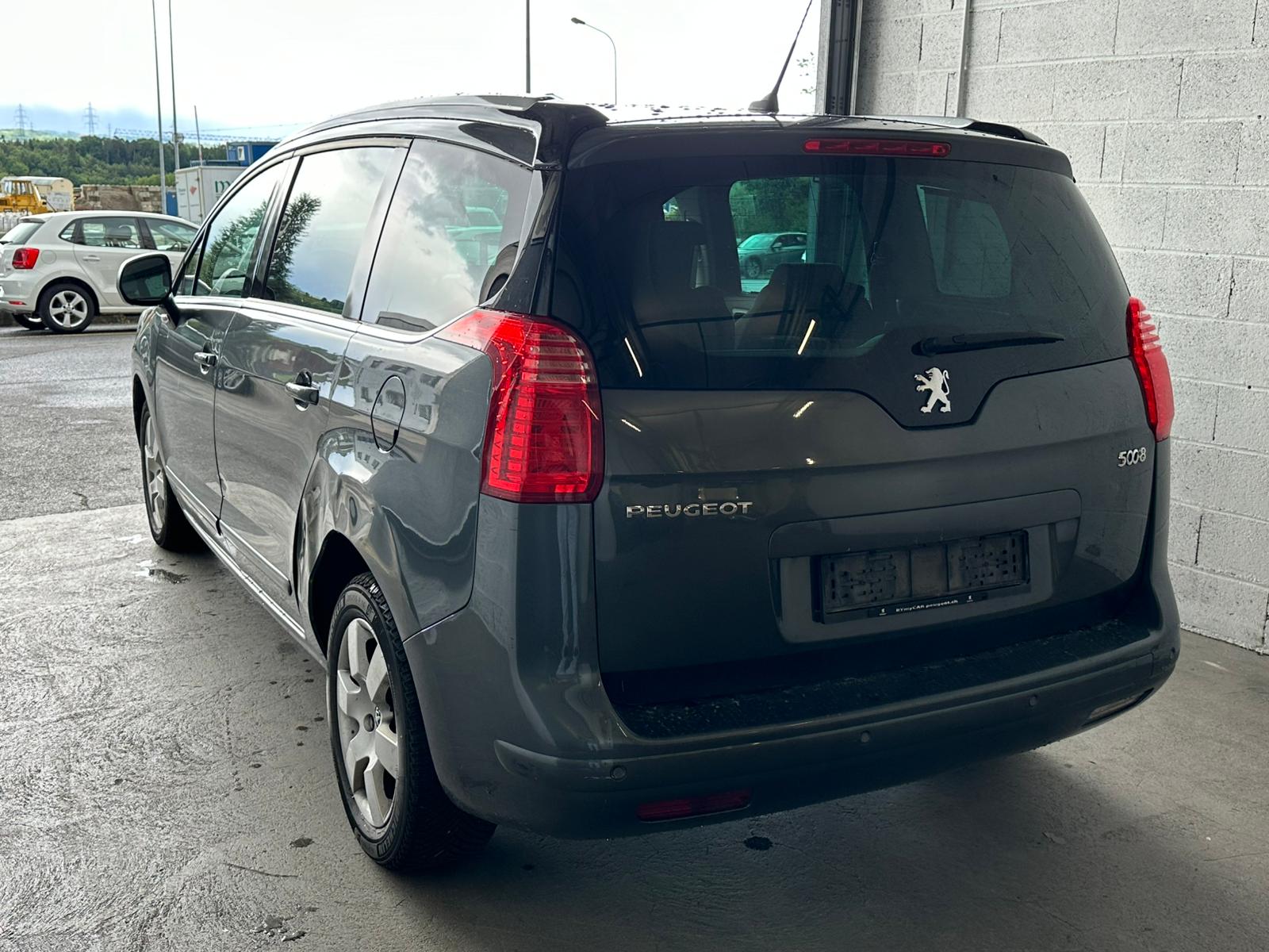 PEUGEOT 5008 1.6 16V T Active-image-4