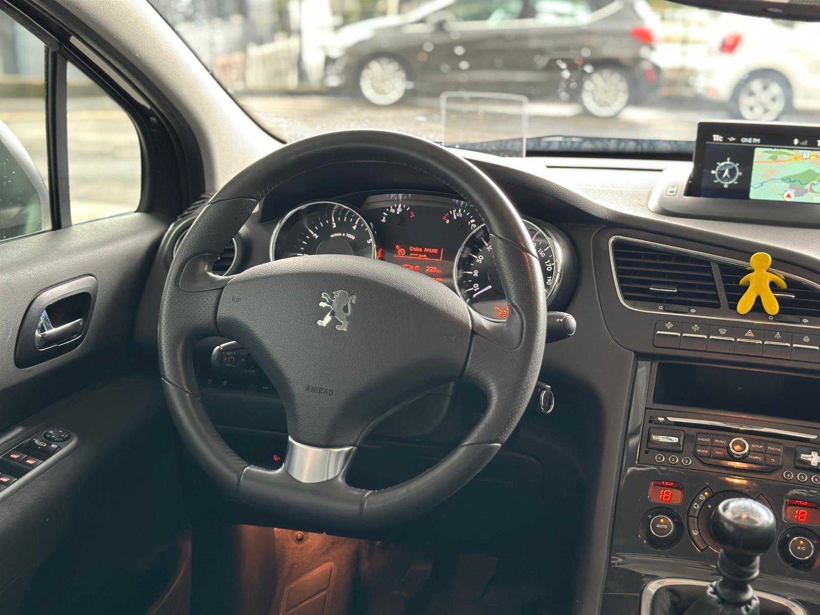 PEUGEOT 5008 1.6 16V T Active-image-11