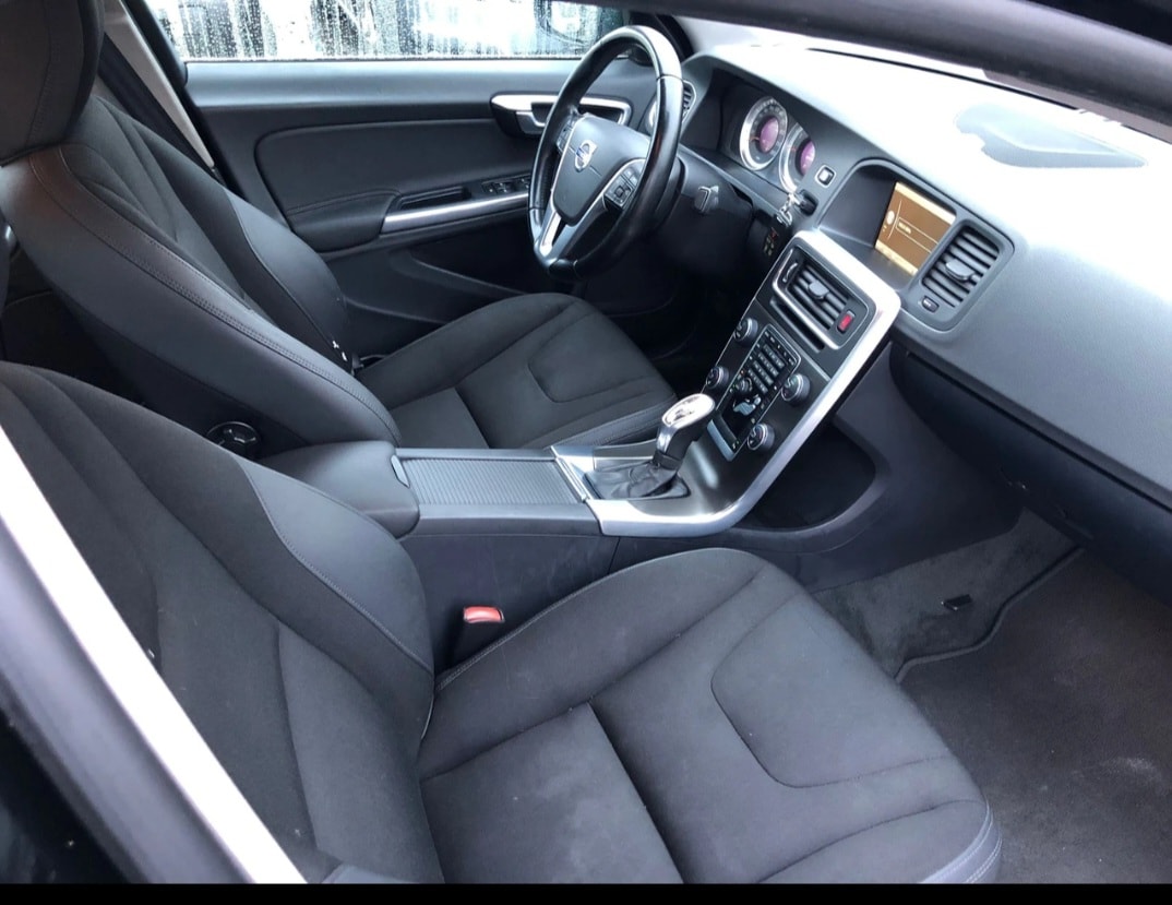 VOLVO S60 T4 Kinetic Powershift-image-10