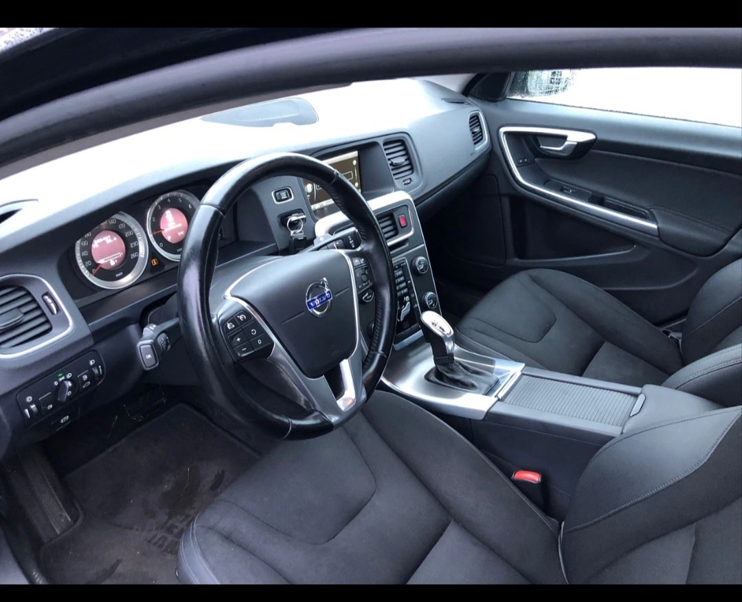VOLVO S60 T4 Kinetic Powershift-image-7