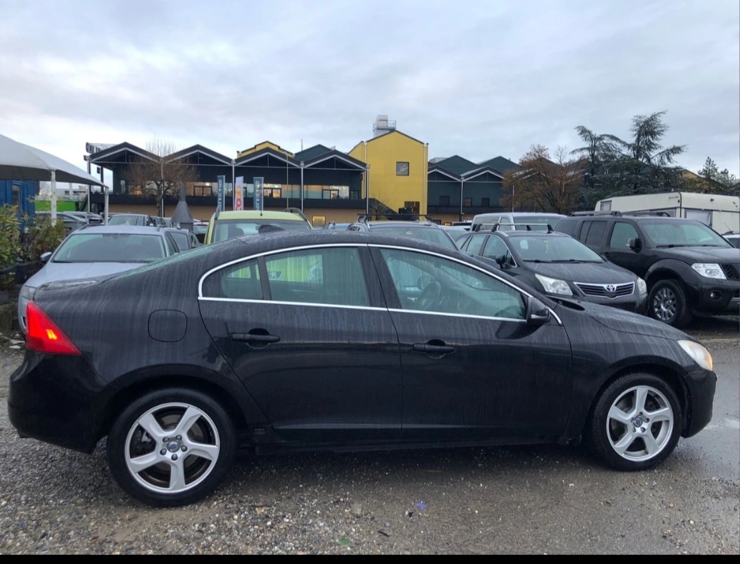 VOLVO S60 T4 Kinetic Powershift-image-3