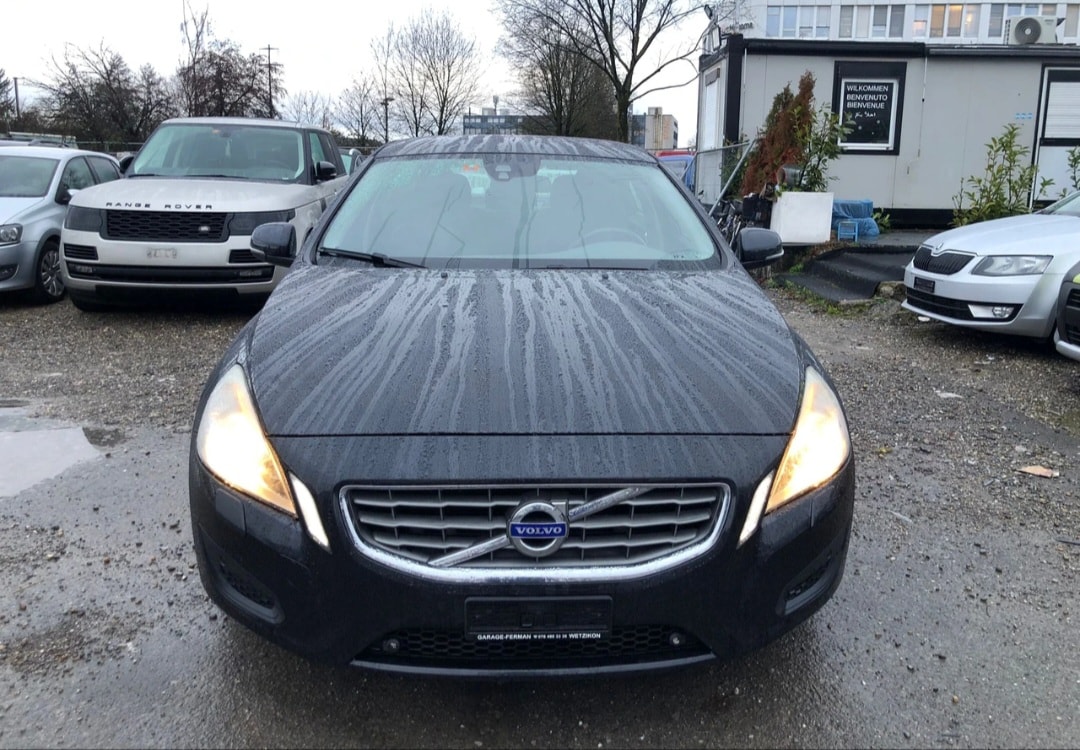 VOLVO S60 T4 Kinetic Powershift-image-0