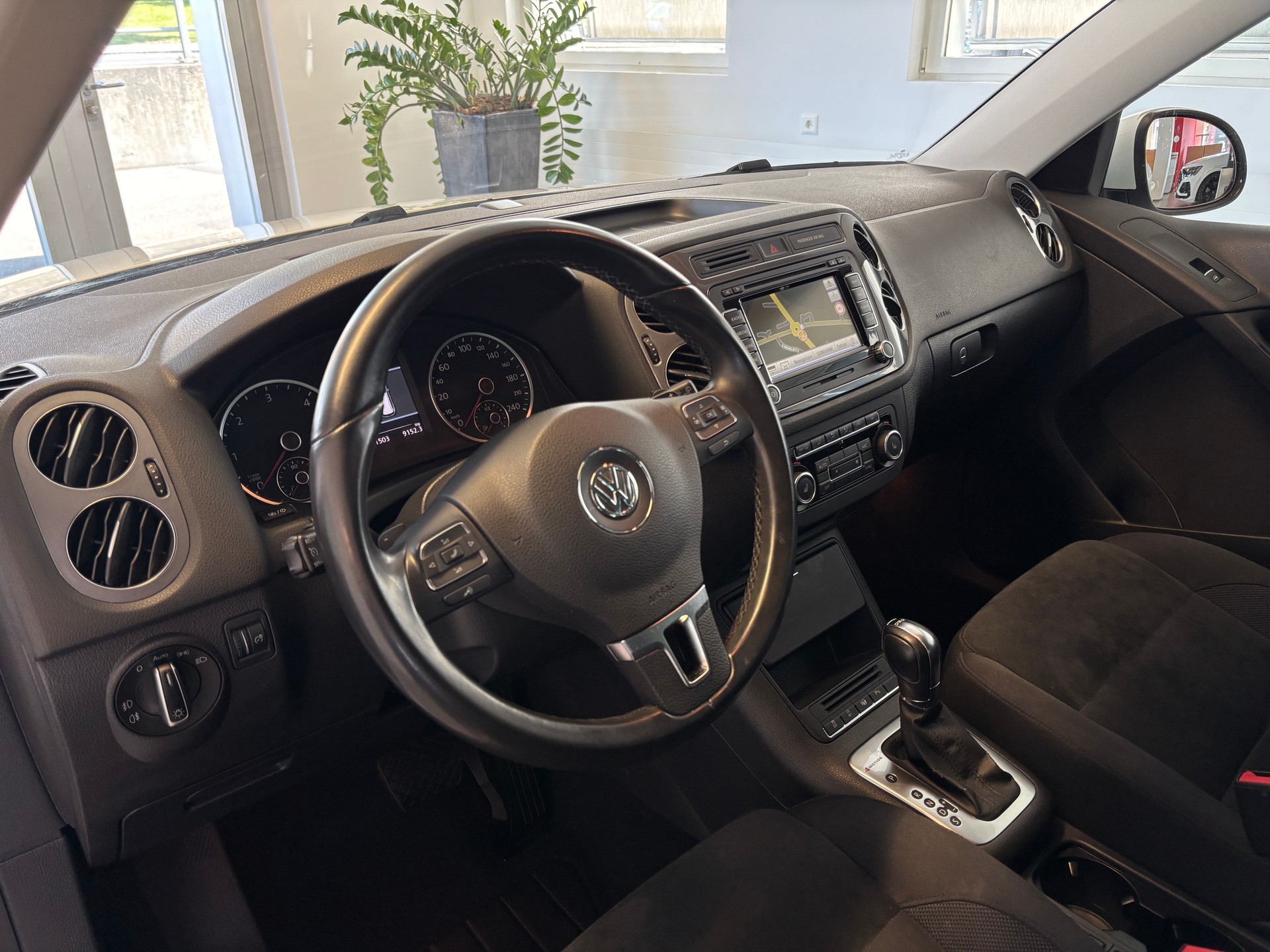 VW Tiguan 2.0 TDI BlueMotion Sport&Style 4Motion DSG-image-5