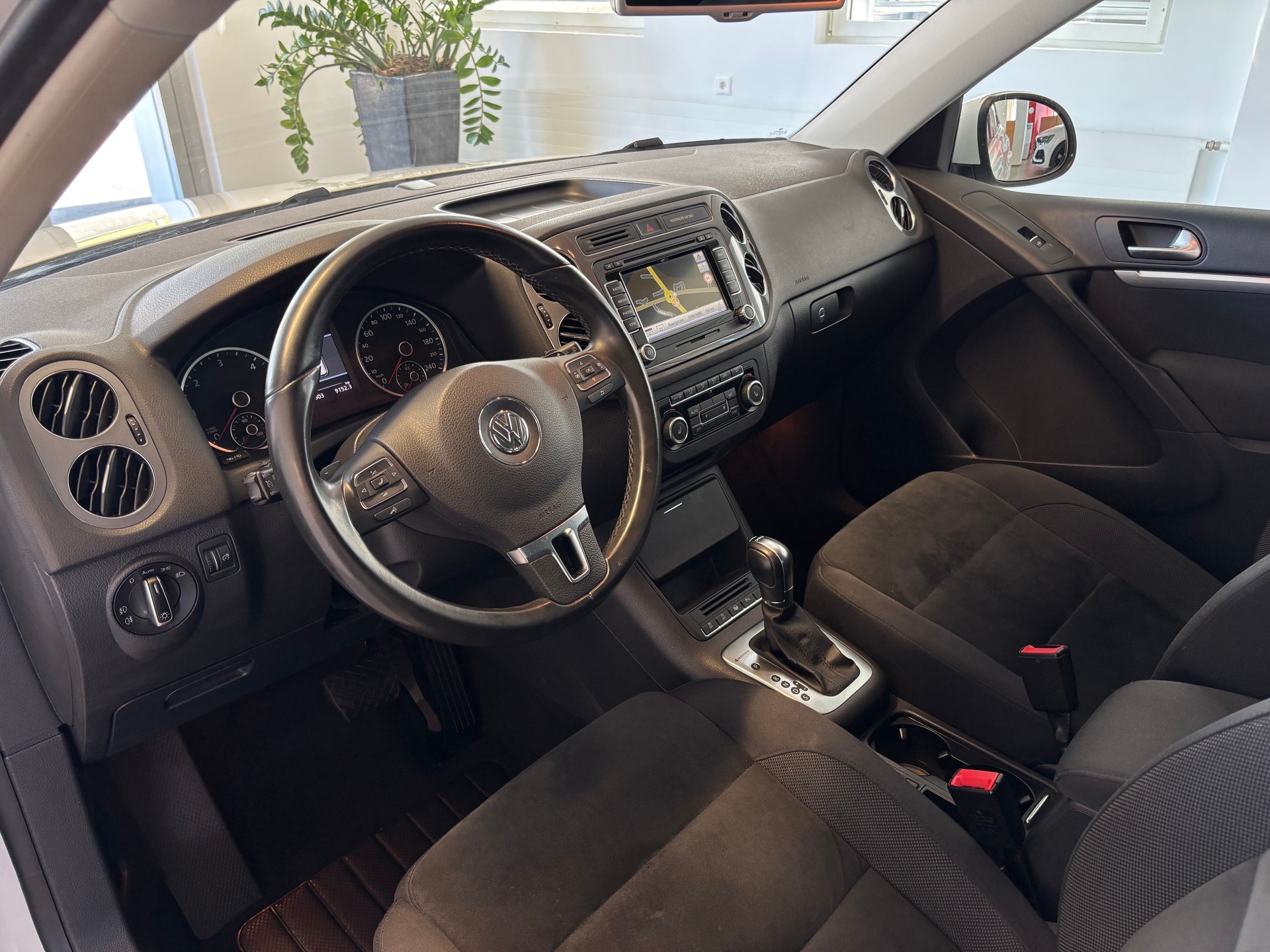 VW Tiguan 2.0 TDI BlueMotion Sport&Style 4Motion DSG-image-4