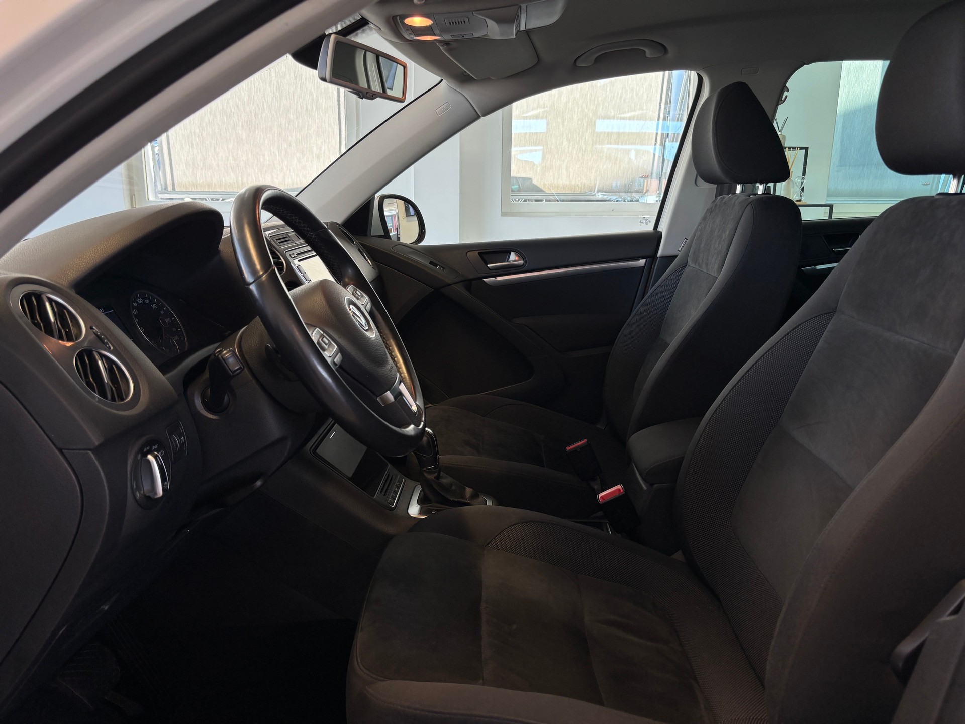 VW Tiguan 2.0 TDI BlueMotion Sport&Style 4Motion DSG-image-6