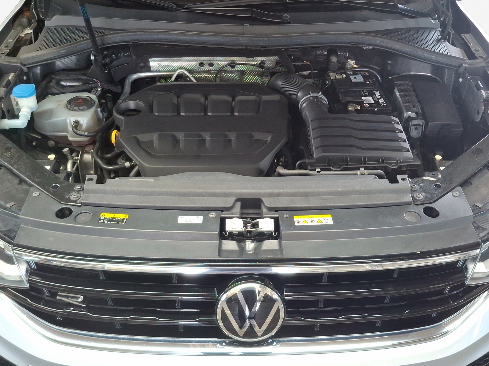 VW Tiguan 2.0TSI R 4Motion DSG-image-15