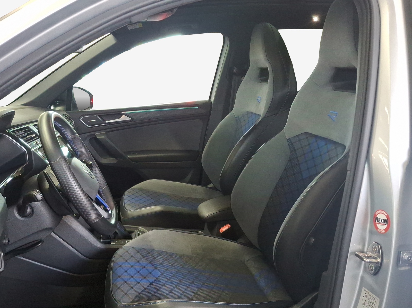 VW Tiguan 2.0TSI R 4Motion DSG-image-7