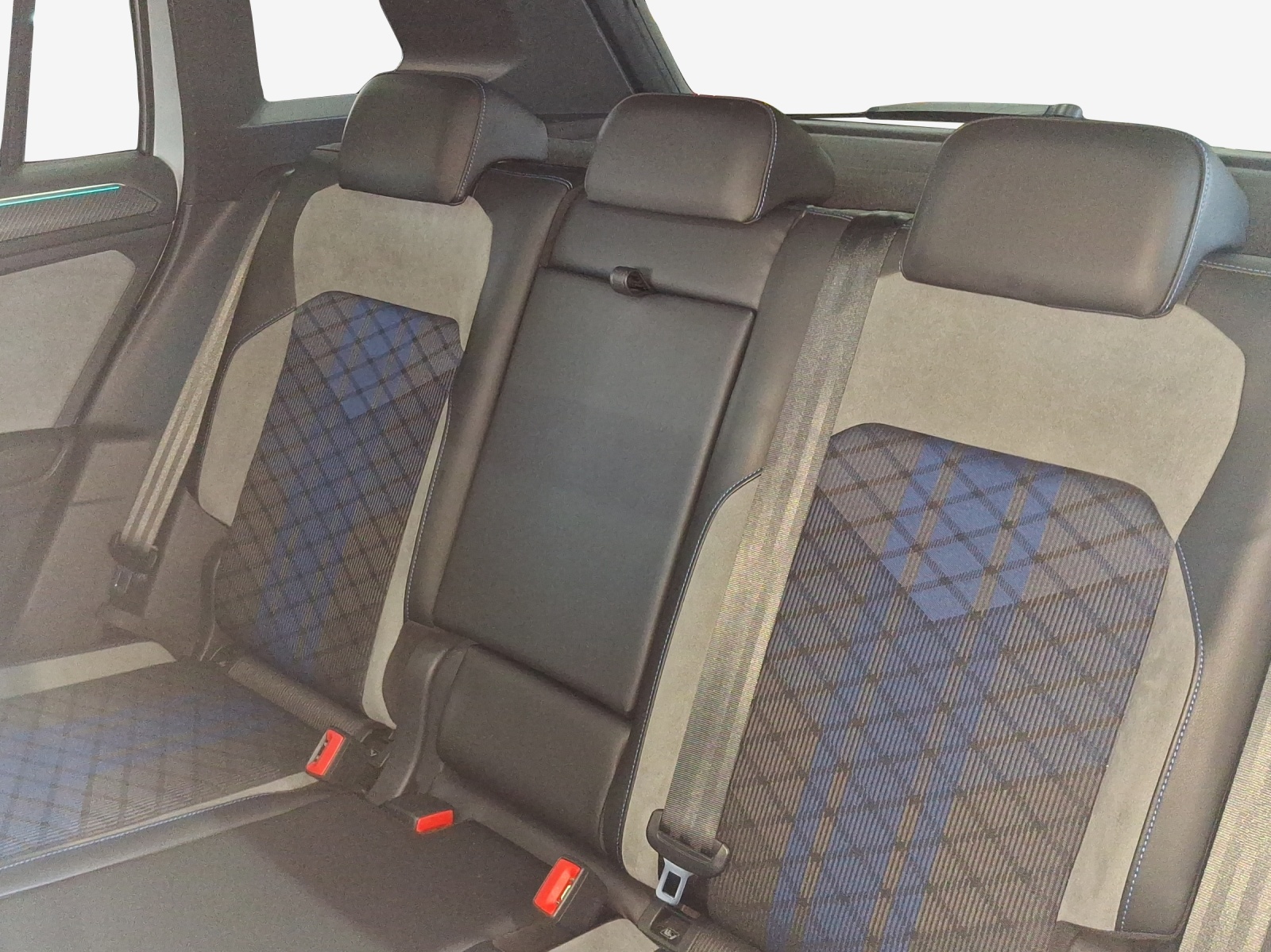VW Tiguan 2.0TSI R 4Motion DSG-image-11