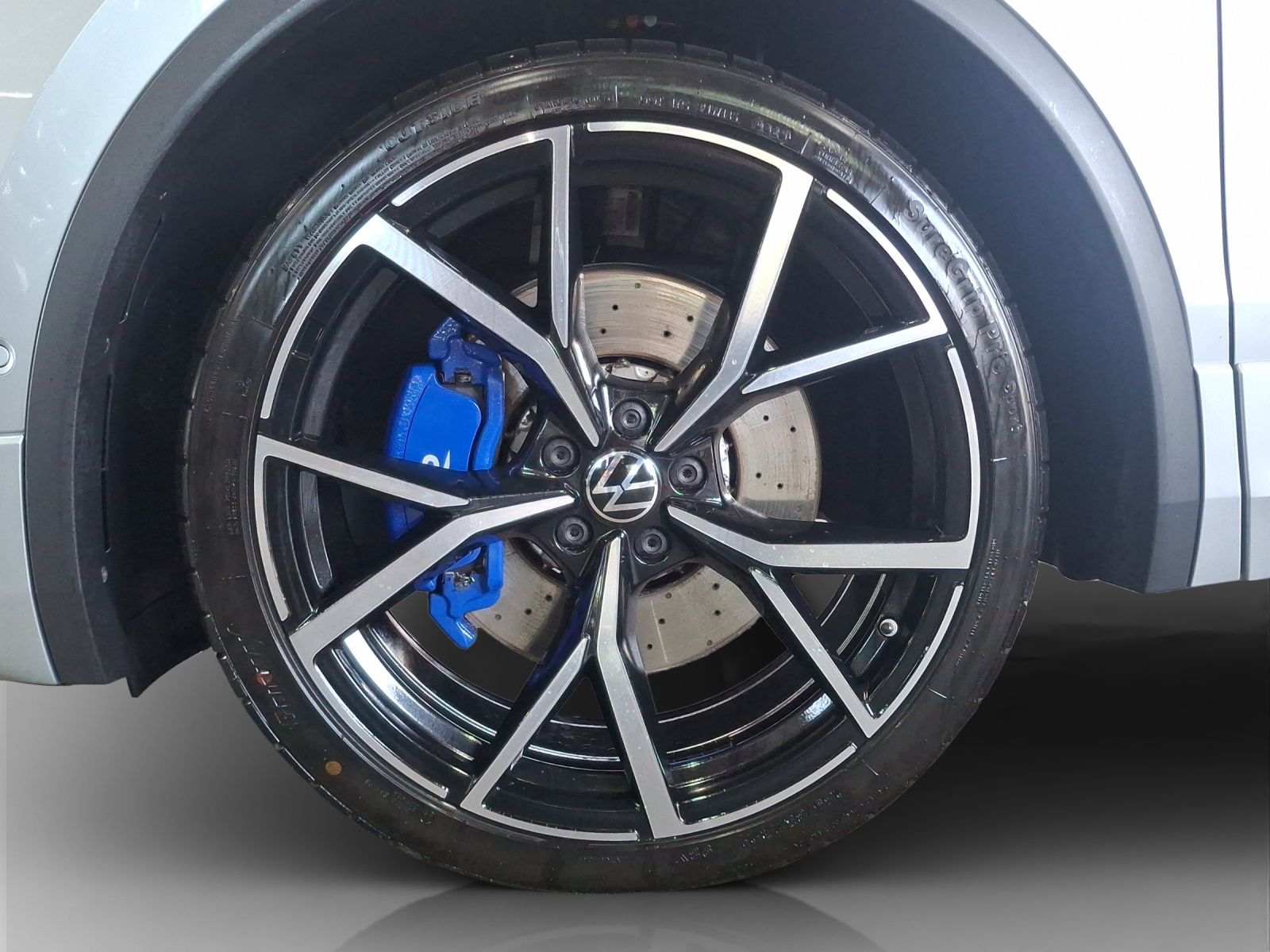 VW Tiguan 2.0TSI R 4Motion DSG-image-14