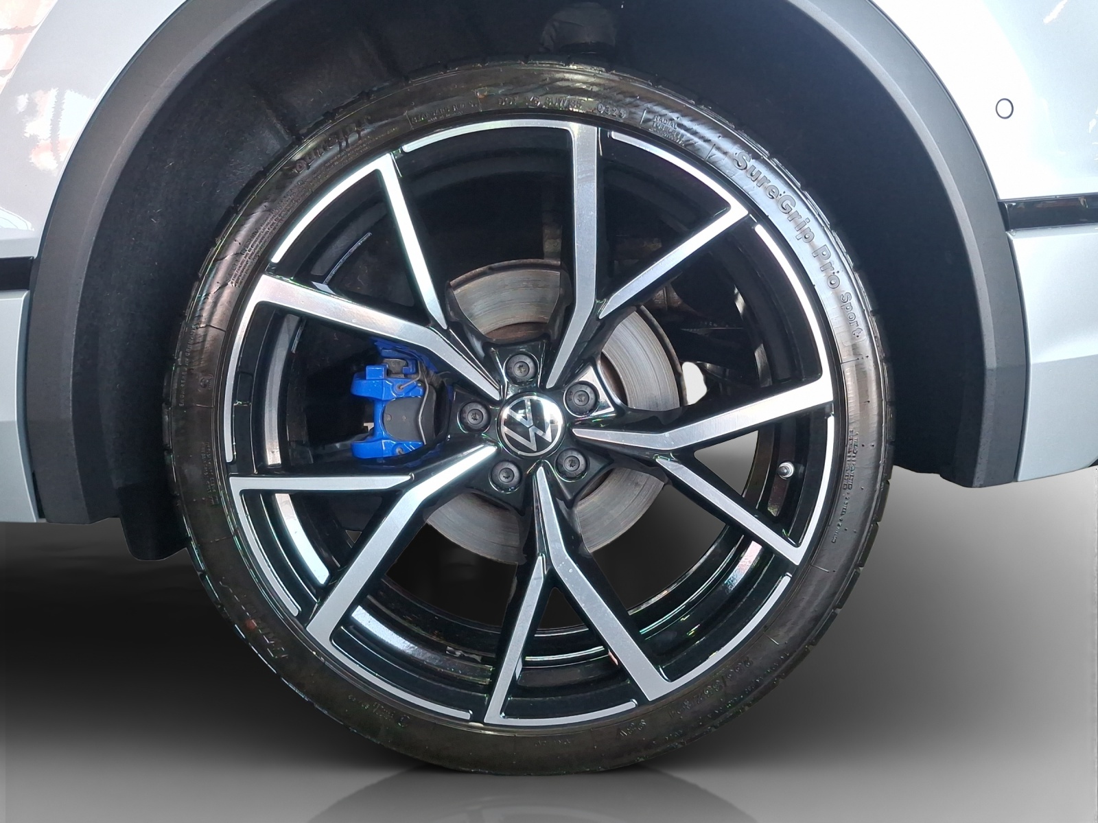 VW Tiguan 2.0TSI R 4Motion DSG-image-13
