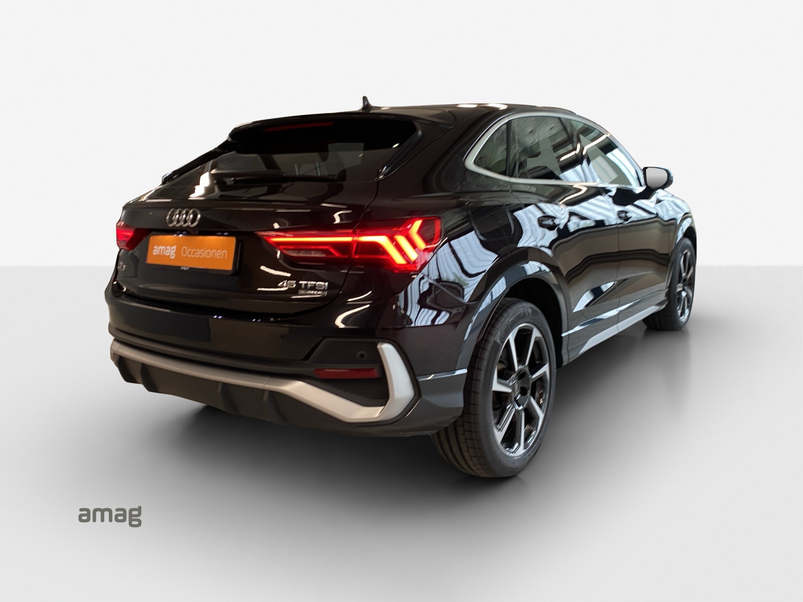 AUDI Q3 Sportback 45 TFSI S line quattro S-tronic-image-4