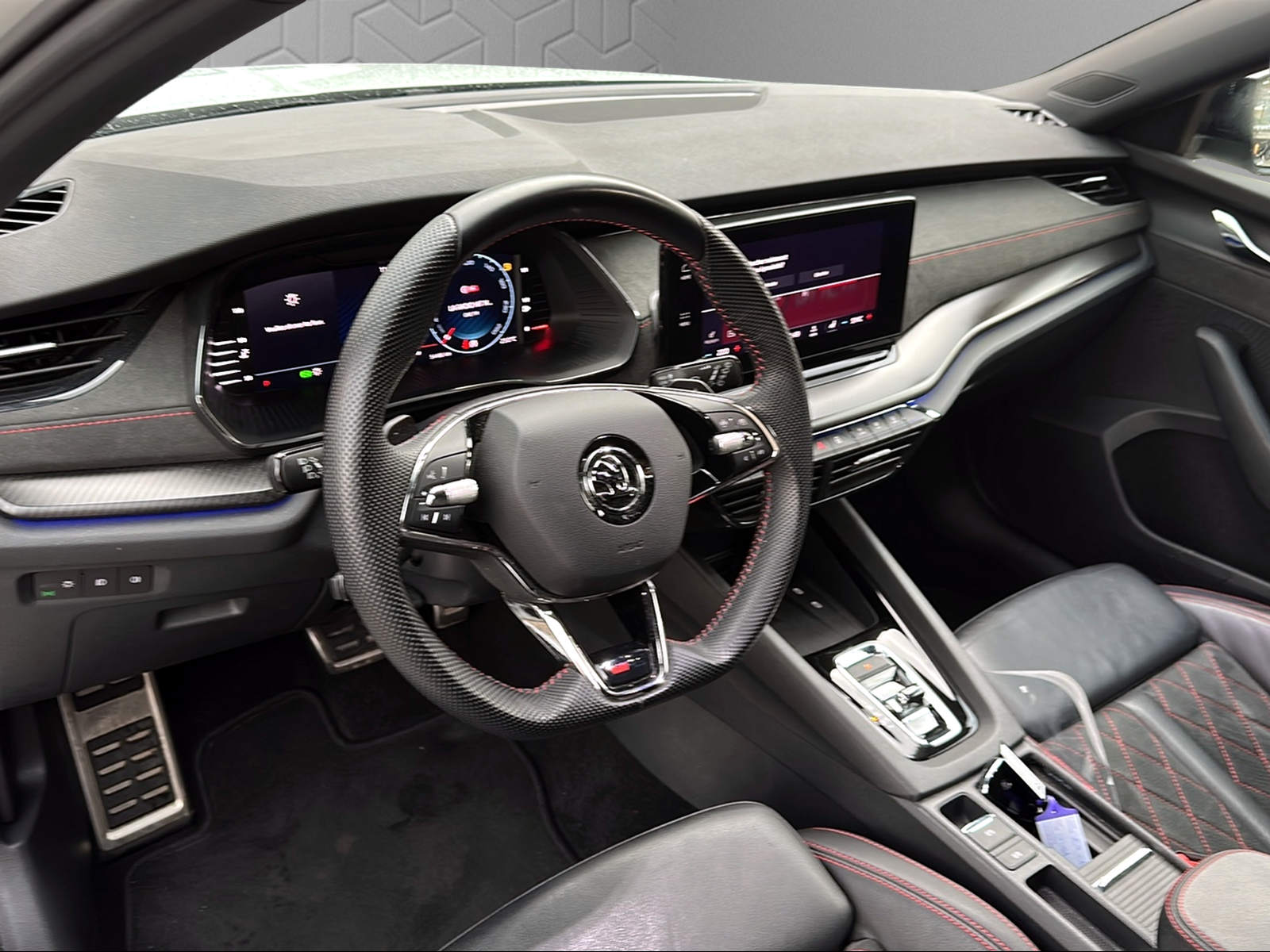 SKODA Octavia Combi 2.0 TSI DSG RS-image-11