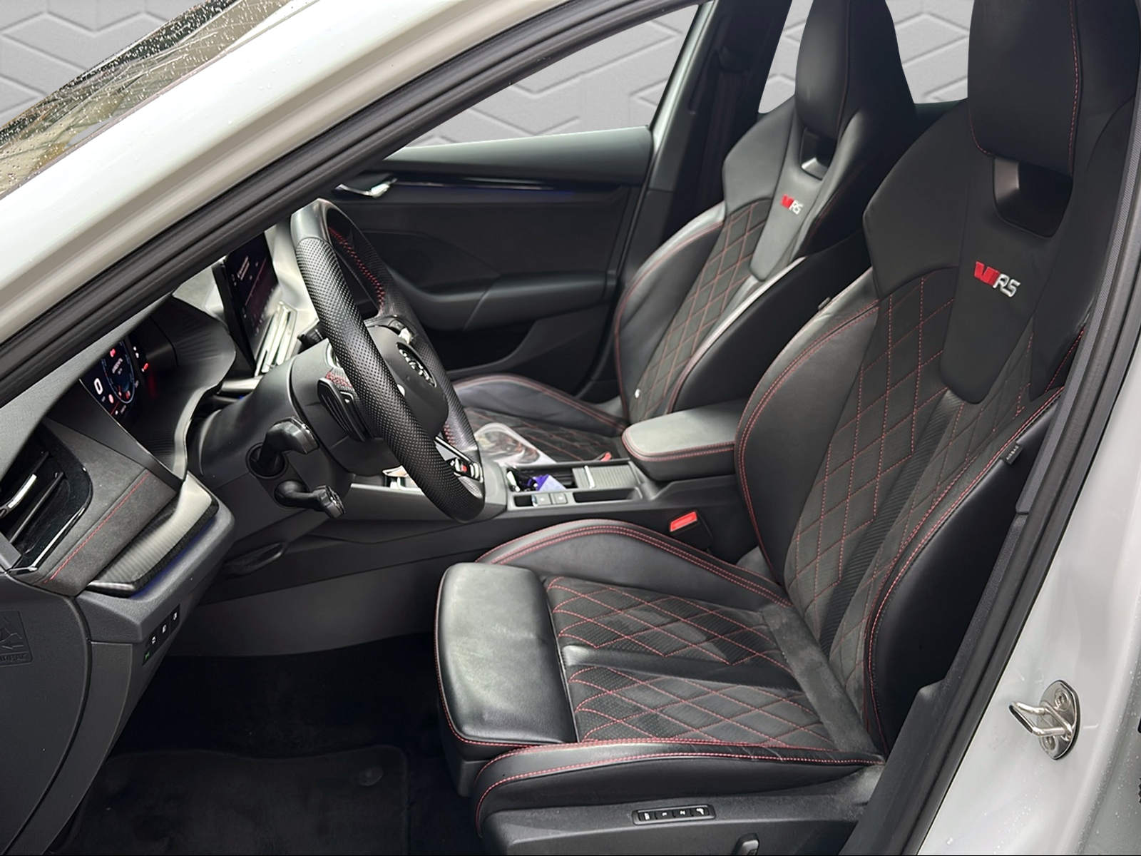 SKODA Octavia Combi 2.0 TSI DSG RS-image-10