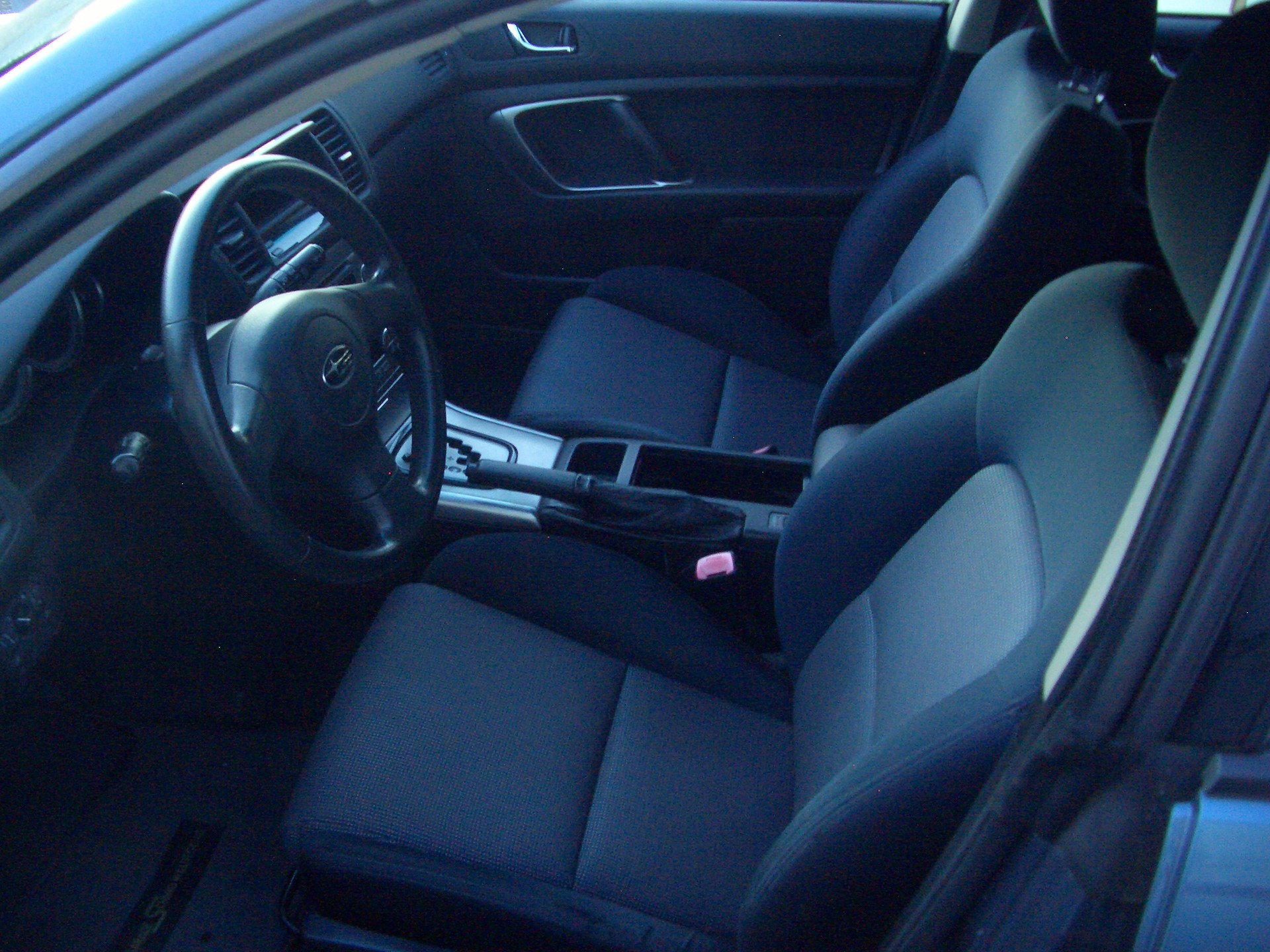 SUBARU Legacy 2.0i AWD Swiss Automat-image-3