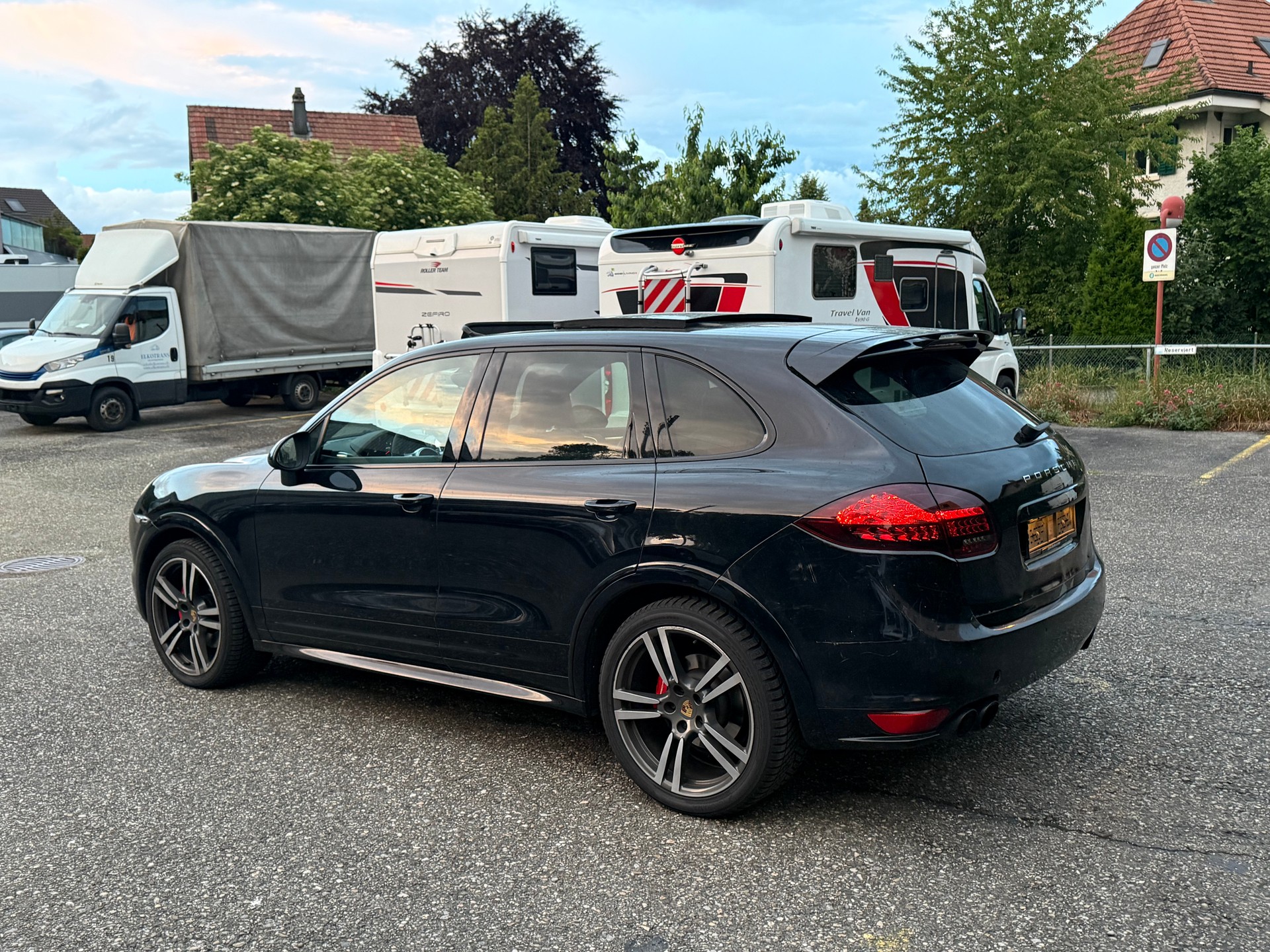 PORSCHE Cayenne GTS-image-1