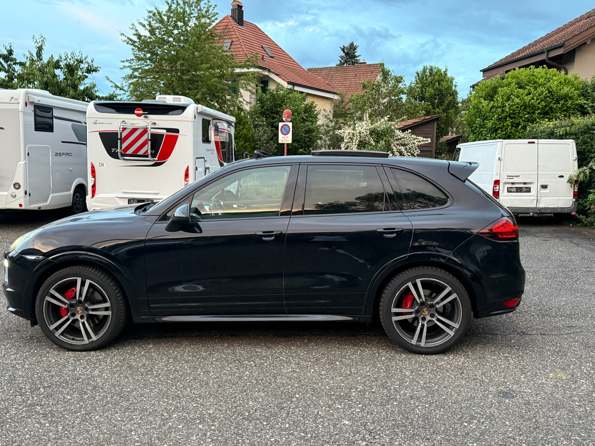PORSCHE Cayenne GTS-image-2