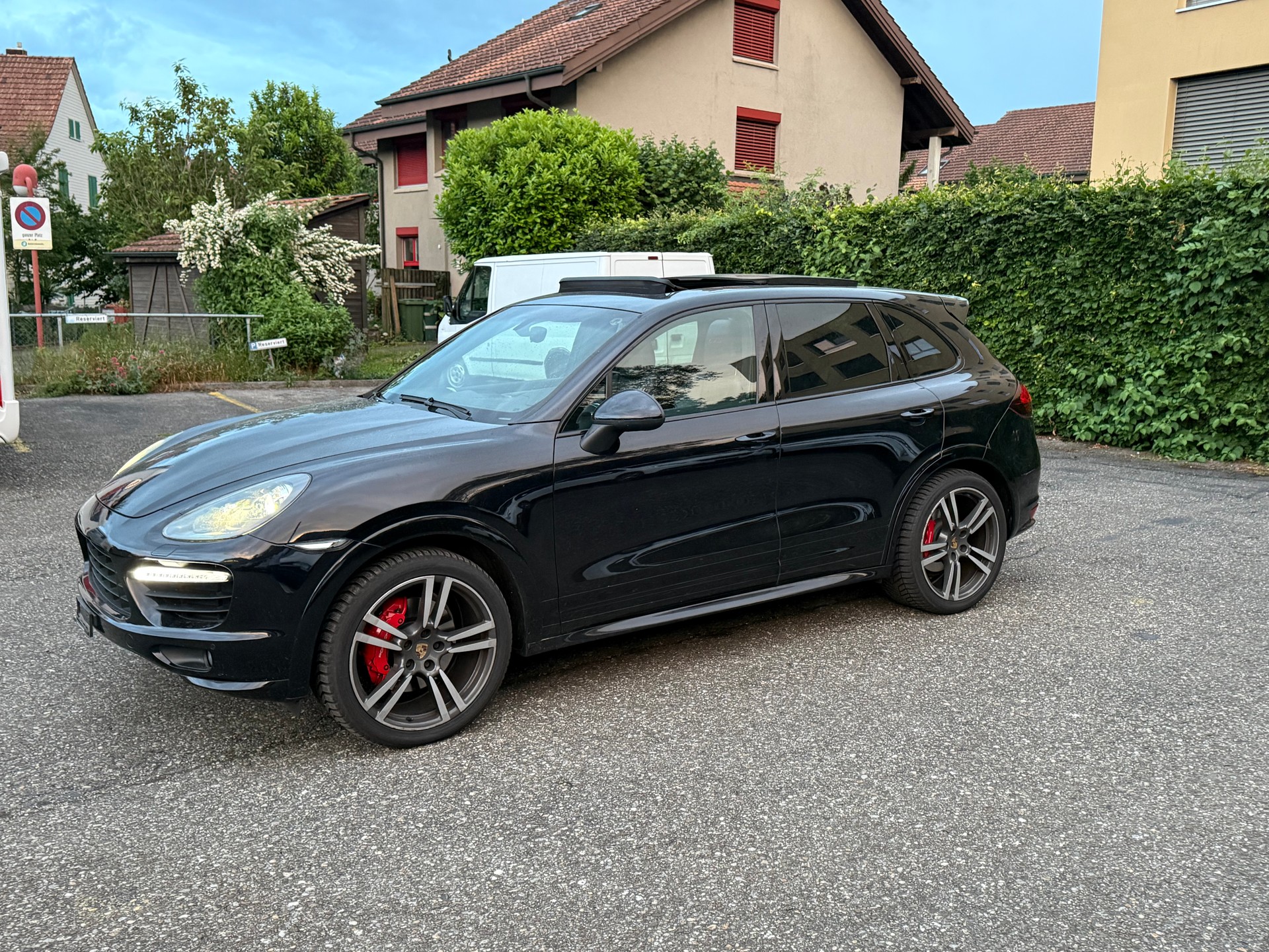 PORSCHE Cayenne GTS-image-3