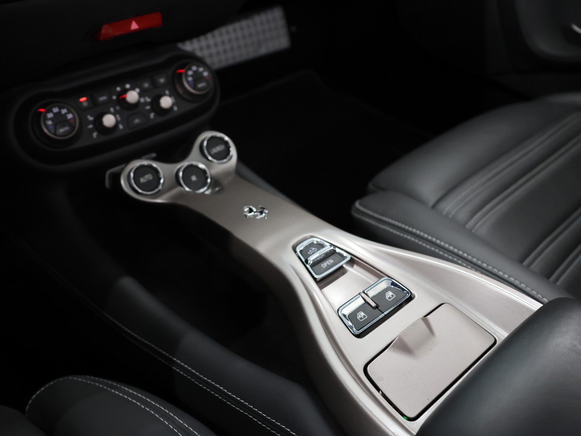 FERRARI California 4.3 V8 *Carplay* *Kein OPF*-image-30