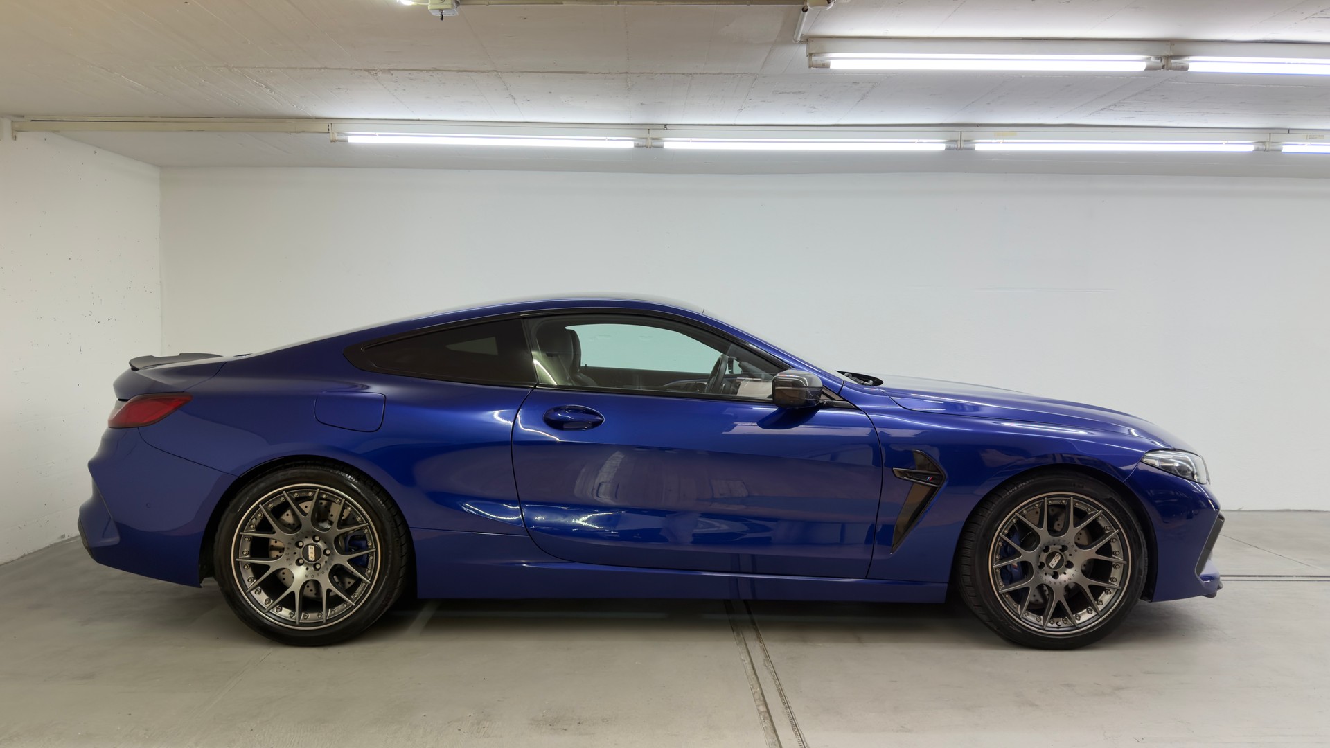 BMW M8 xDrive Steptronic M Competition-image-2