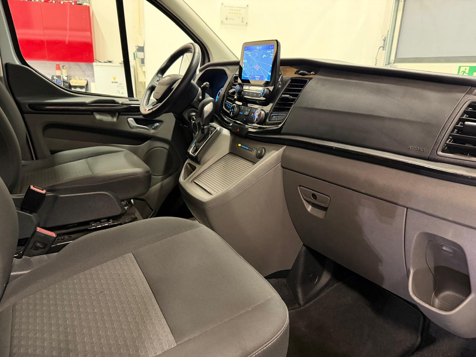 FORD Tourneo C Bus 320 L1 2.0 TDCi 185 Titanium X-image-10