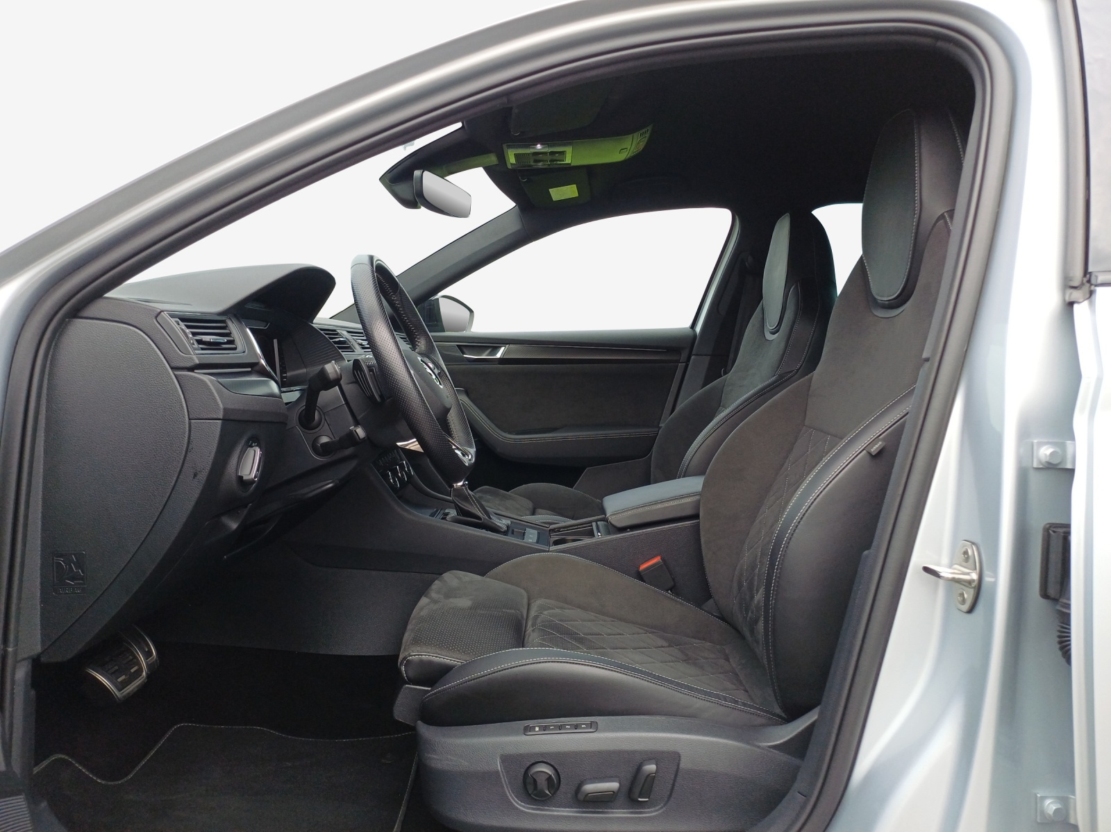 SKODA Superb Combi 2.0 TDi SportLine 4x4 DSG-image-7