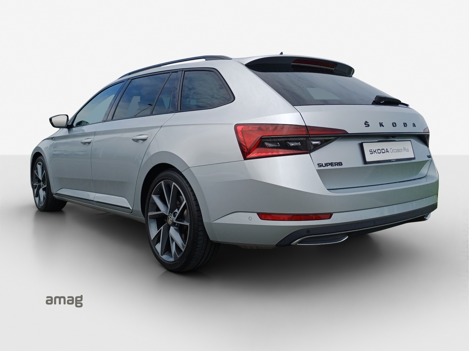 SKODA Superb Combi 2.0 TDi SportLine 4x4 DSG-image-2