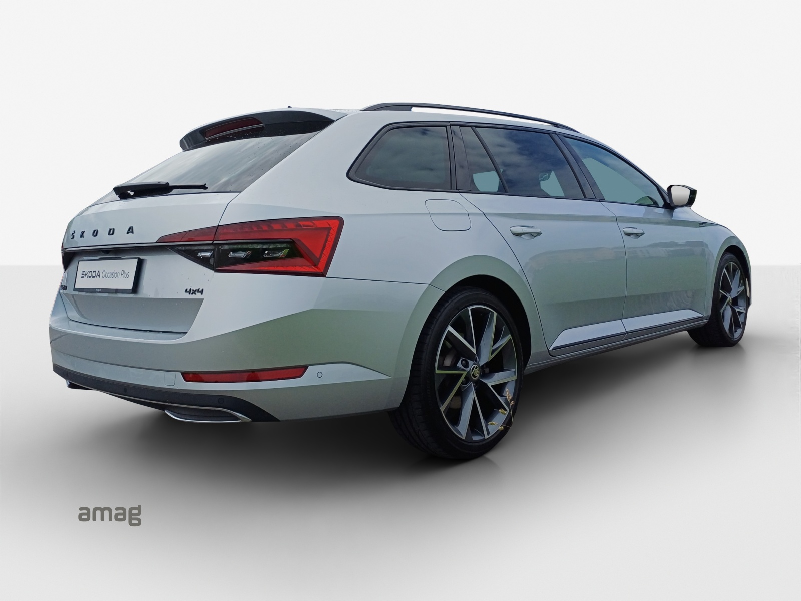 SKODA Superb Combi 2.0 TDi SportLine 4x4 DSG-image-4