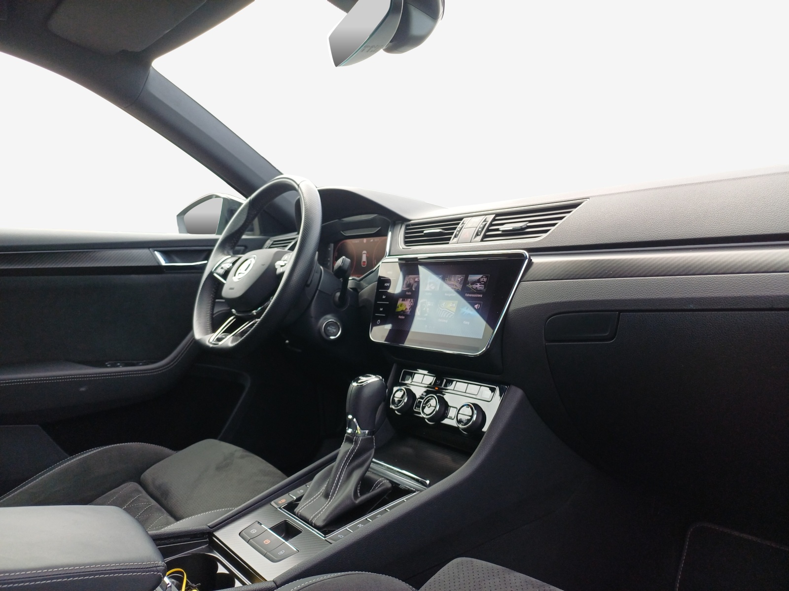 SKODA Superb Combi 2.0 TDi SportLine 4x4 DSG-image-13
