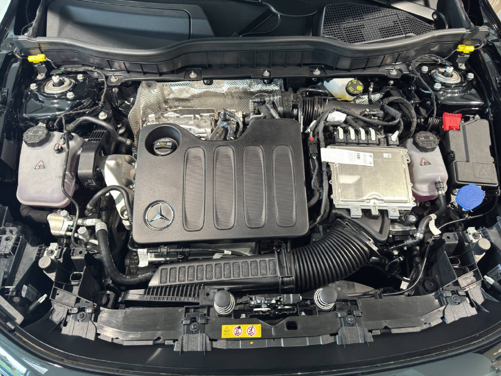 MERCEDES-BENZ GLB 220 AMG Line 4Matic-image-8