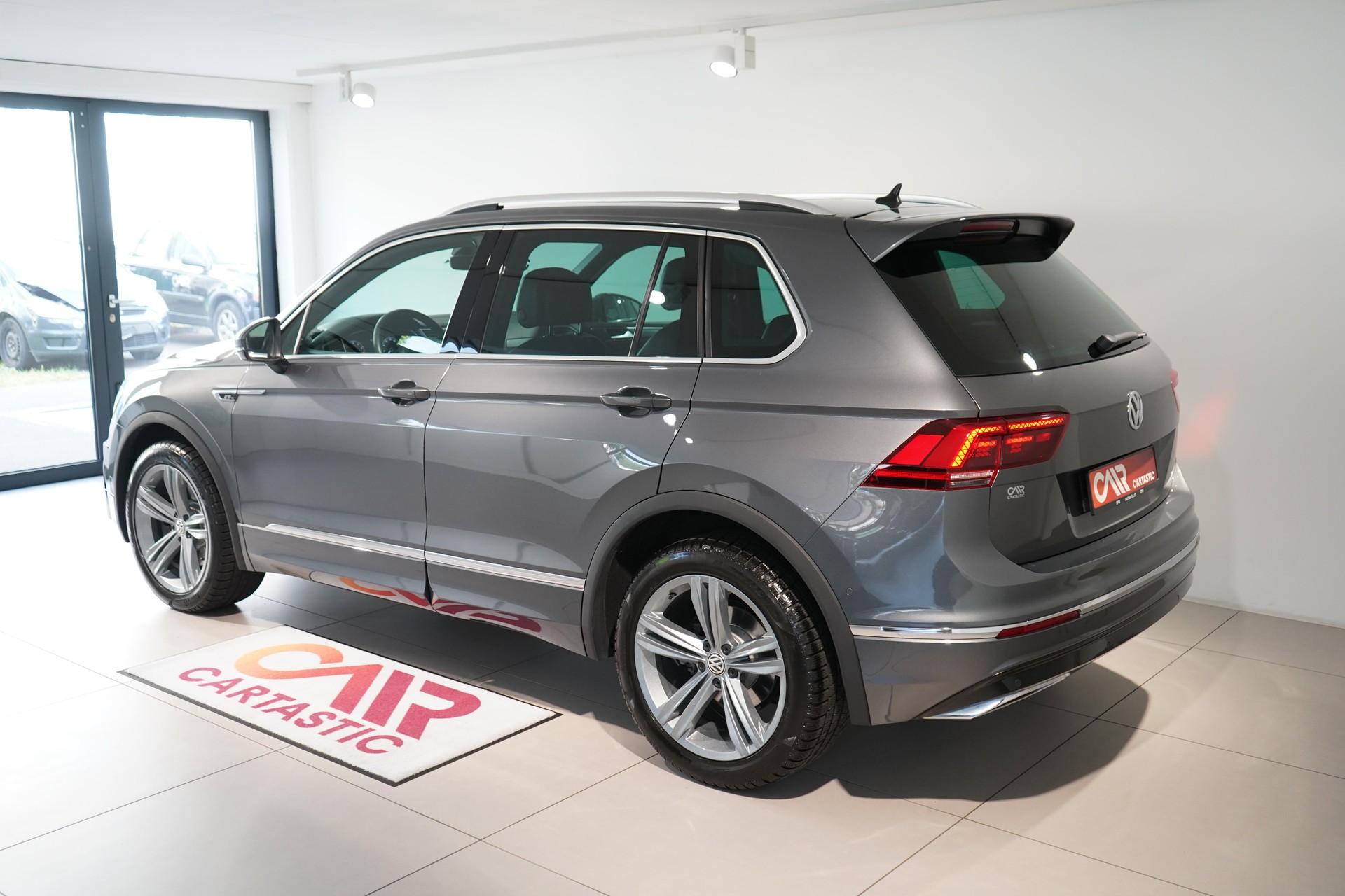 VW Tiguan 2.0 TSI Highline DSG-image-2