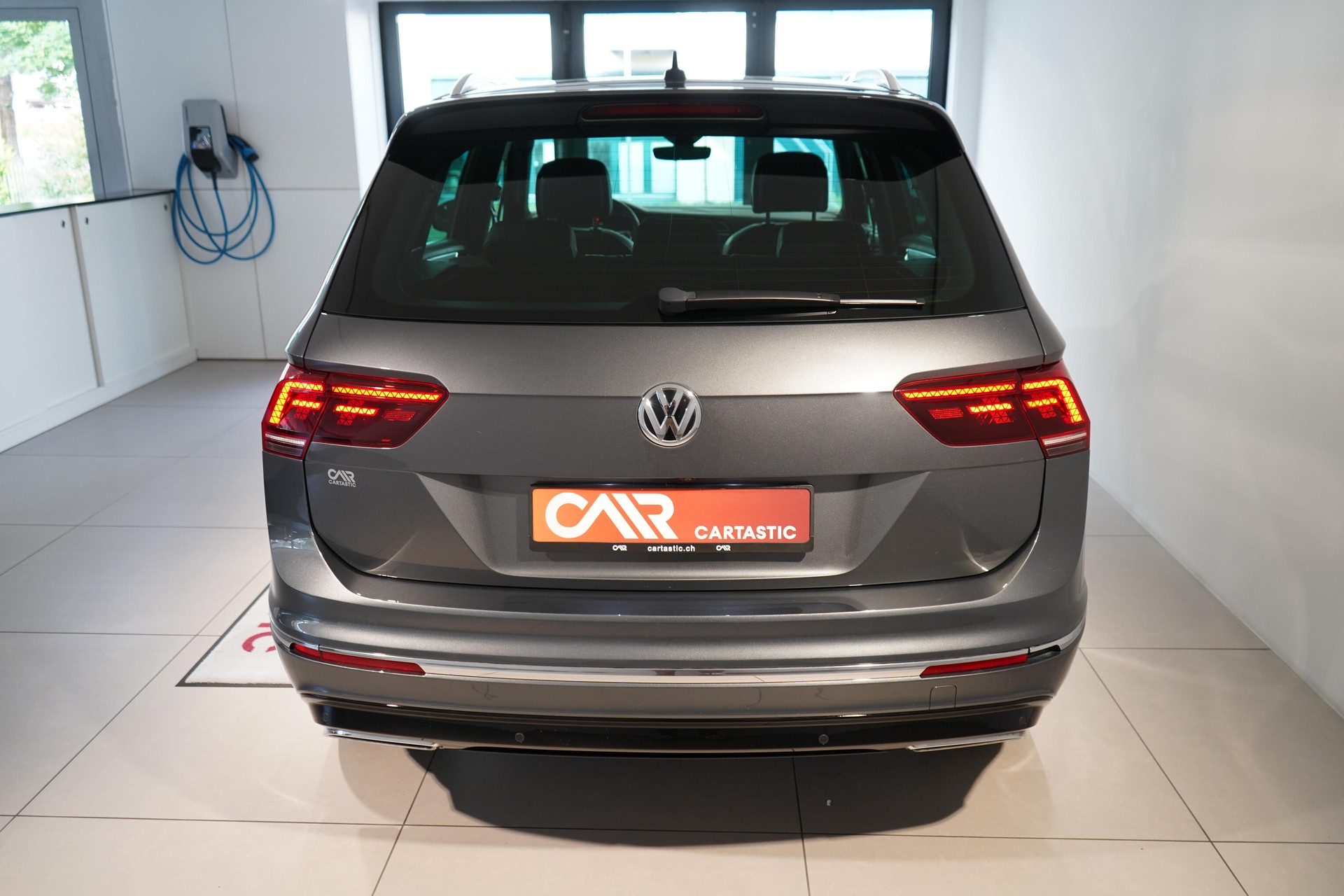 VW Tiguan 2.0 TSI Highline 4Motion DSG-image-3