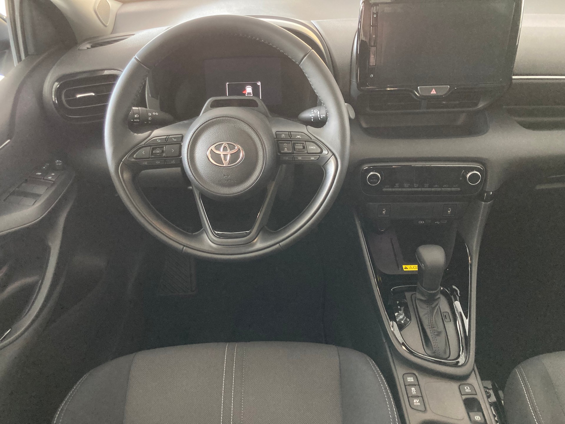 TOYOTA Yaris 1.5 Trend e-CVT-image-8