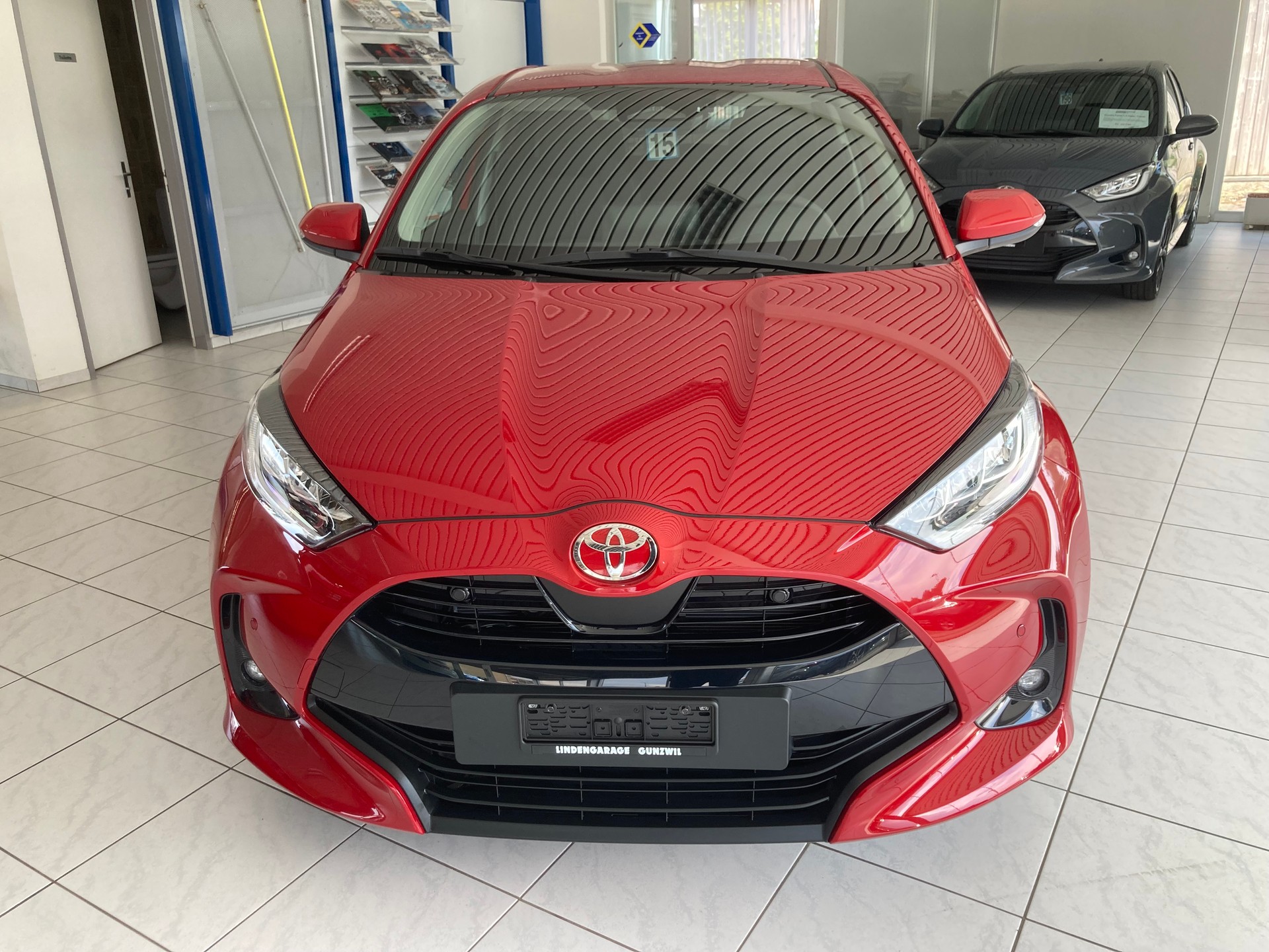 TOYOTA Yaris 1.5 Trend e-CVT-image-1