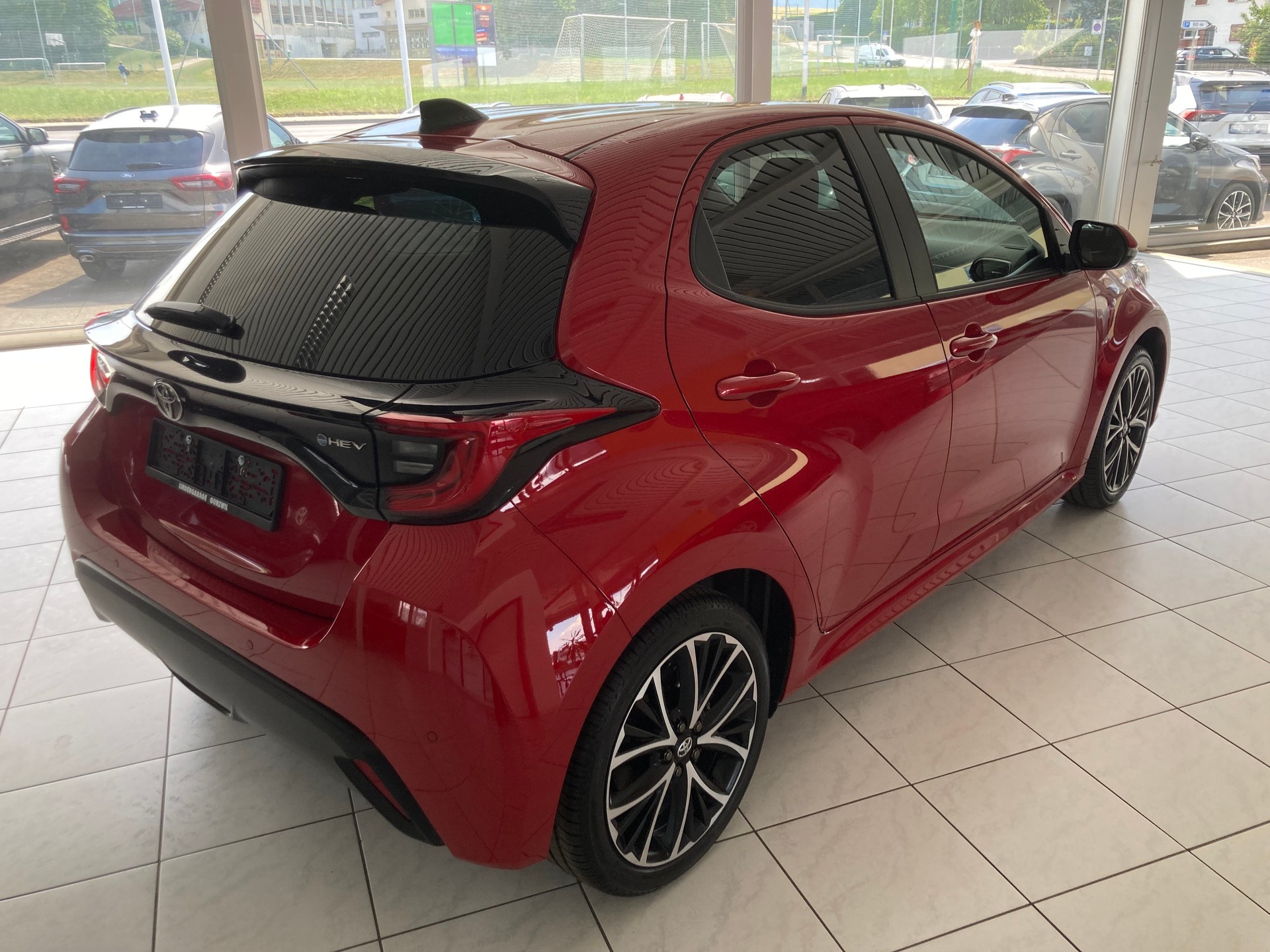 TOYOTA Yaris 1.5 Trend e-CVT-image-4