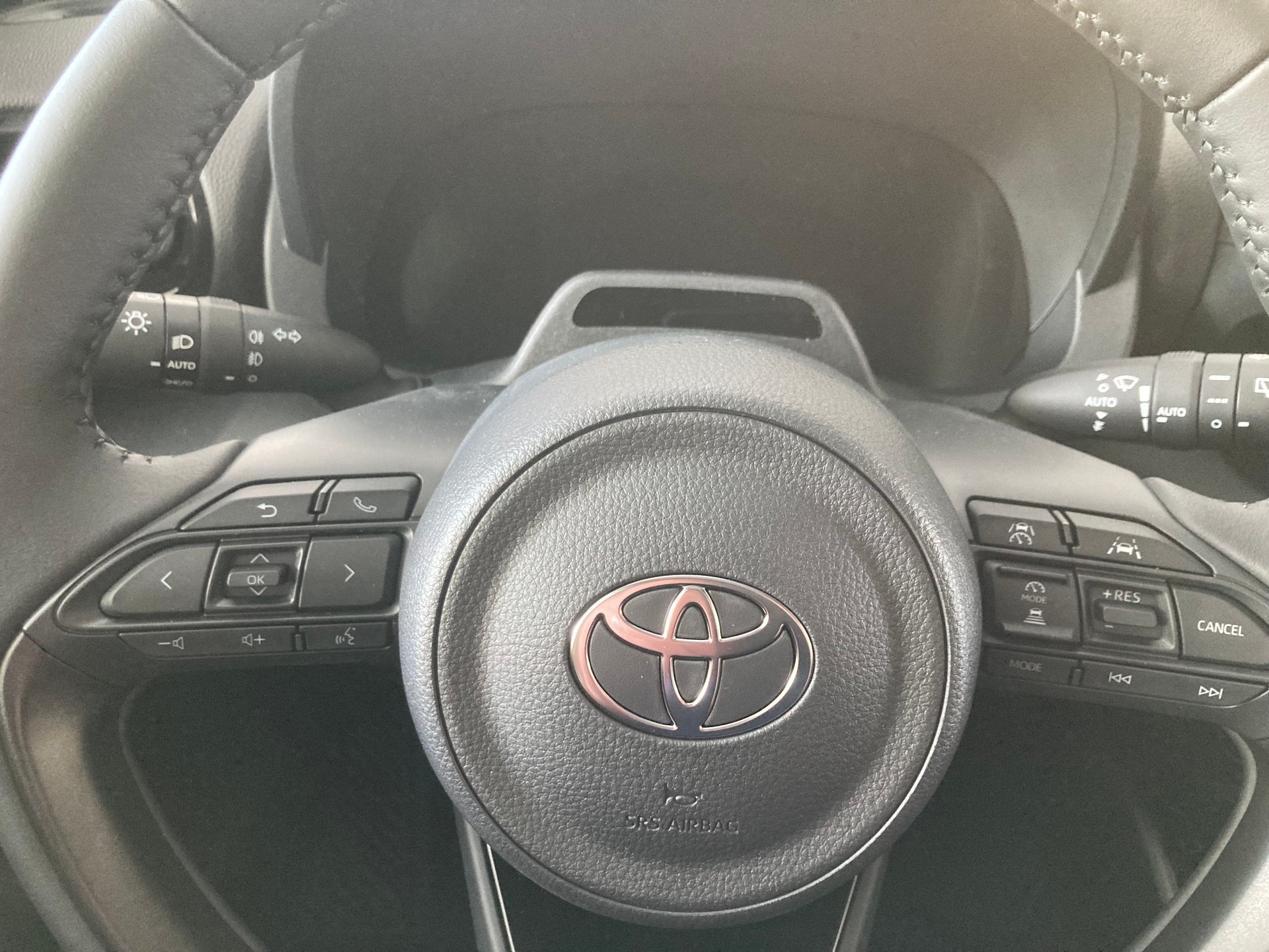 TOYOTA Yaris 1.5 Trend e-CVT-image-9