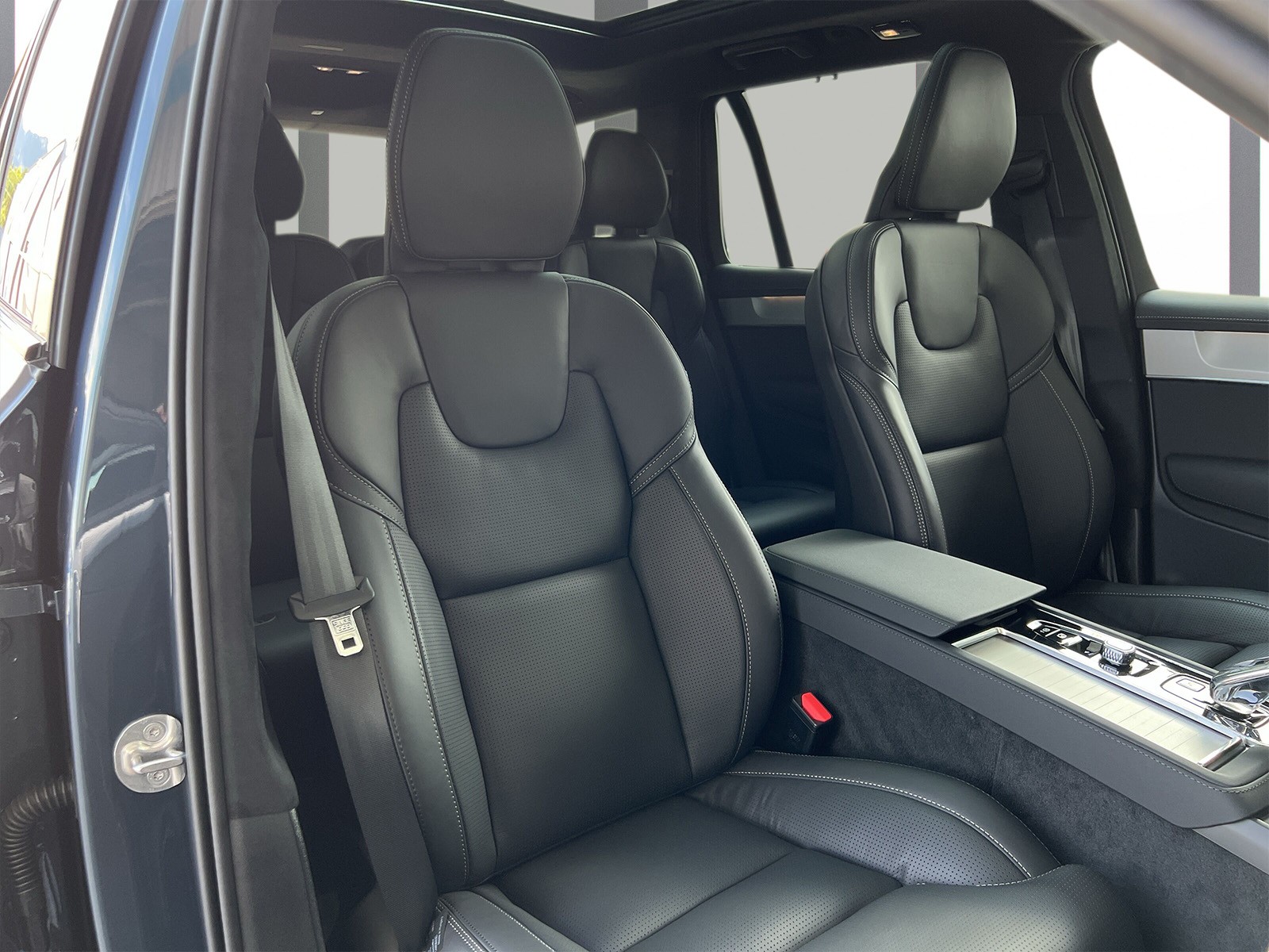 VOLVO XC90 2.0 T8 TE Black Edition eAWD-image-16
