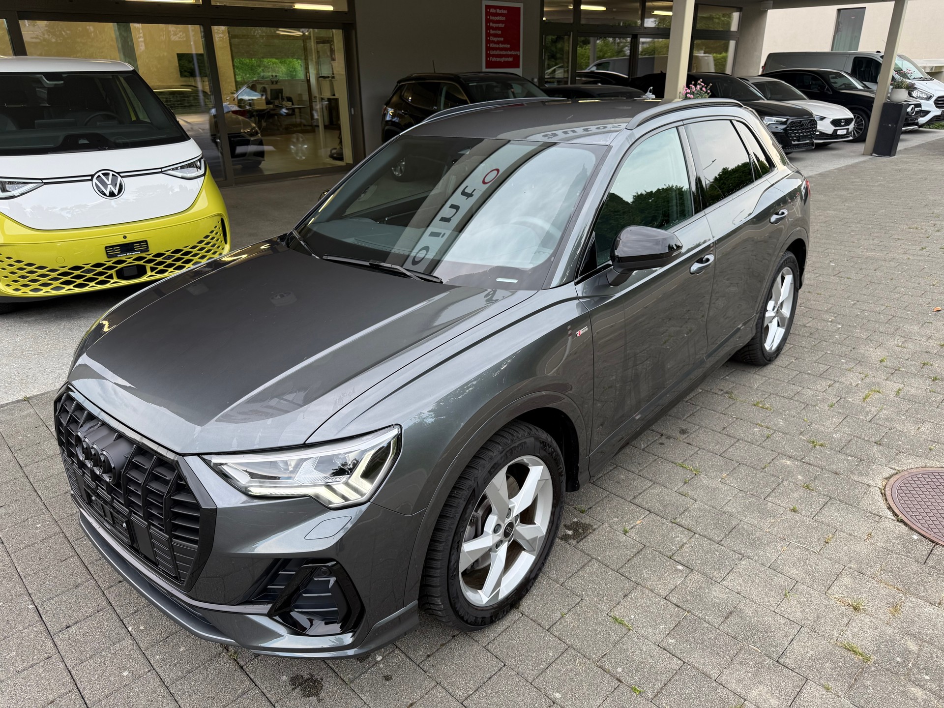 AUDI Q3 40 TDI S line quattro S-tronic-image-15